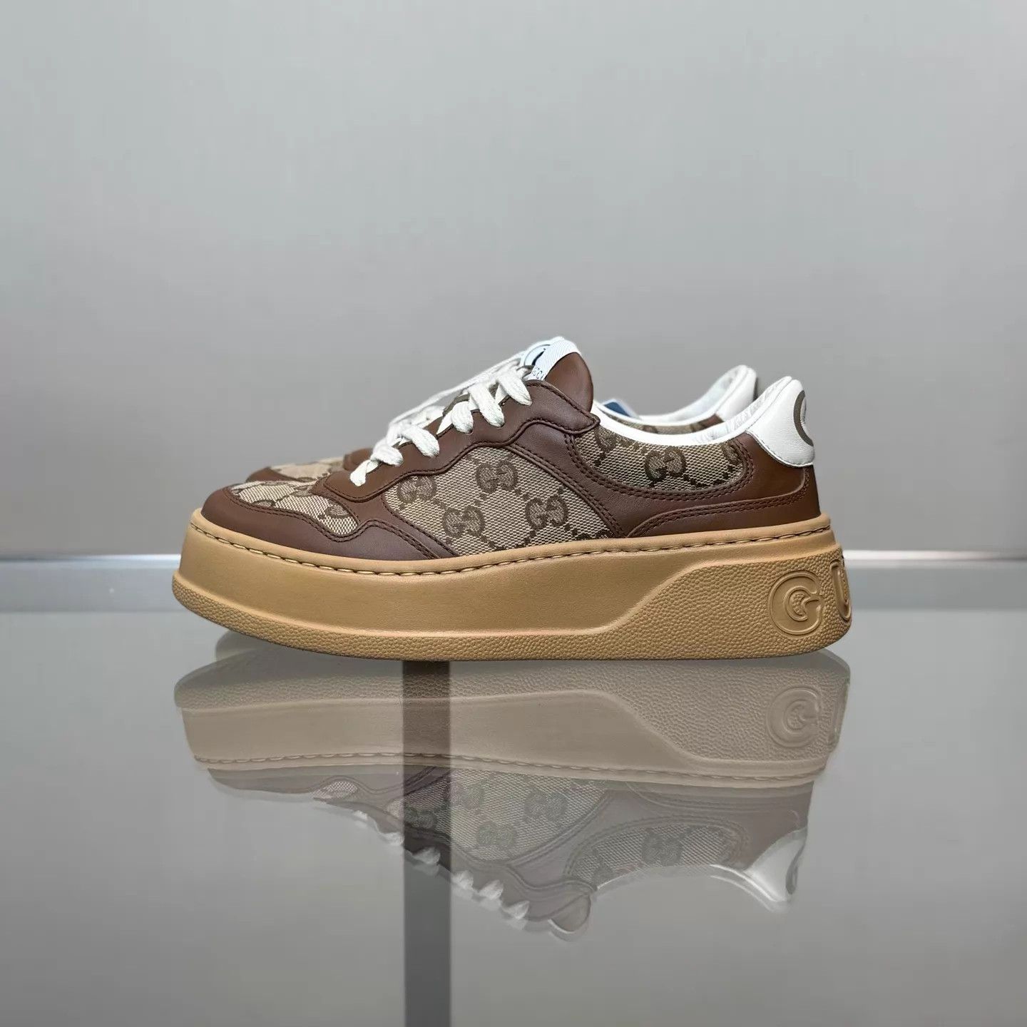 Gucci Gucci White Brown Logo Print Sneaker 99 EU 36.5 Original Box Size US 6 / IT 36 - 5 Thumbnail