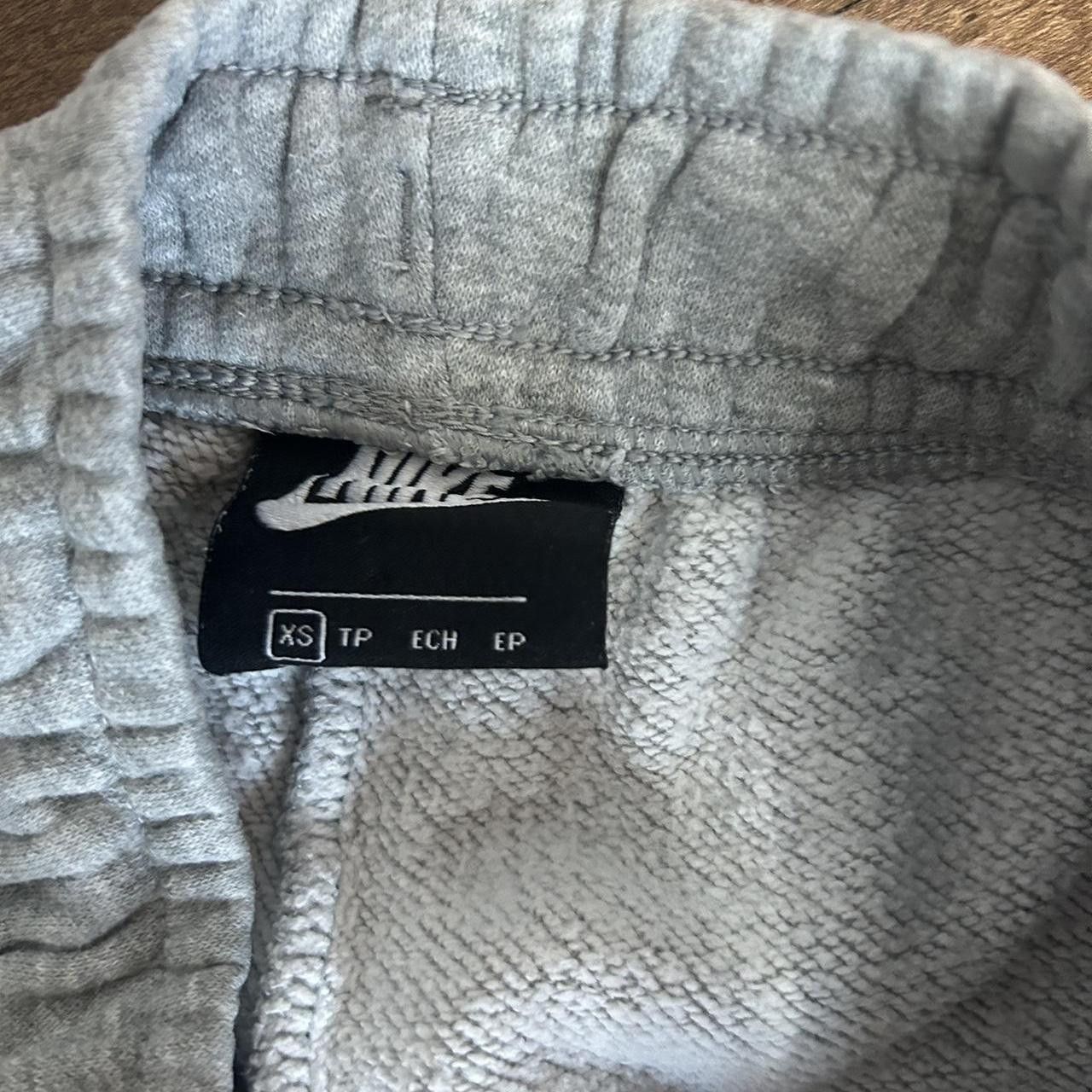 Nike Nike Gray Sweatpants XS Size US 26 / EU 42 - 2 Thumbnail