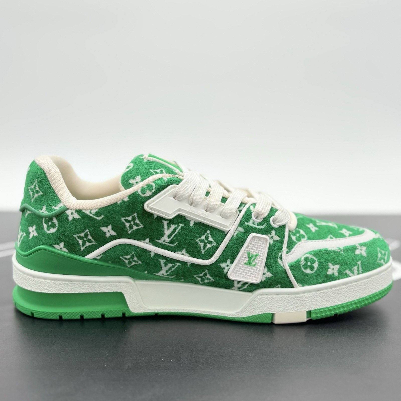 Louis Vuitton Louis Vuitton Trainer ' Green White Monogram ' | GREAT! Size US 10 / EU 43 - 10 Thumbnail