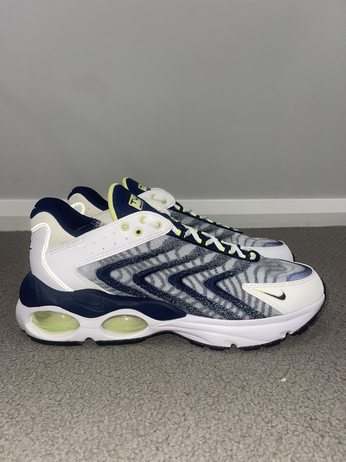 Nike Nike Air Max TW (White and Navy colourway) Size US 10 / EU 43 - 3 Thumbnail