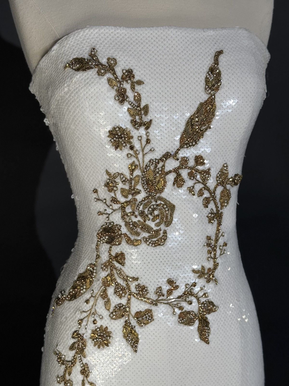 Monique Lhuillier Brand New Monique Lhuillier Embroidered Sequin Column Gown Size M / US 6-8 / IT 42-44 - 3 Thumbnail