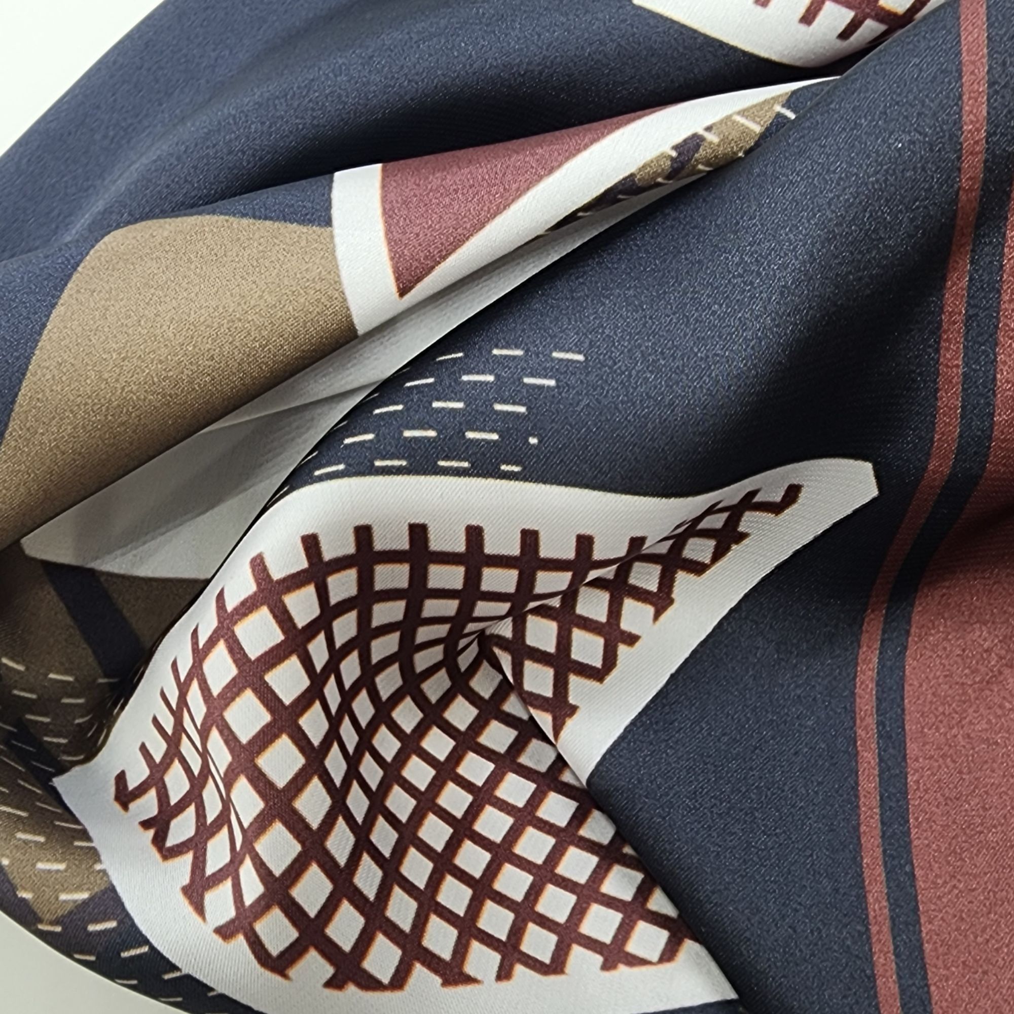 Other ⭐Geometric Square Scarf Brown Silky Neck Wrap Retro Abstract Size ONE SIZE - 5 Thumbnail