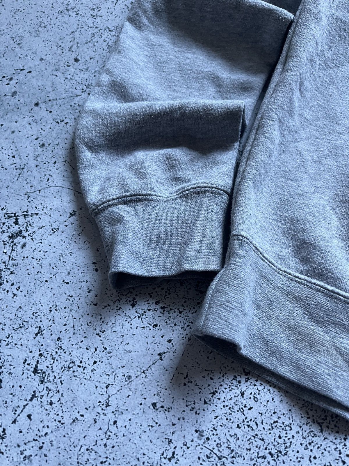 Nike Vintage Nike Mini Swoosh Sweatshirt Y2K USA Grey Size S Size US S / EU 44-46 / 1 - 4 Thumbnail
