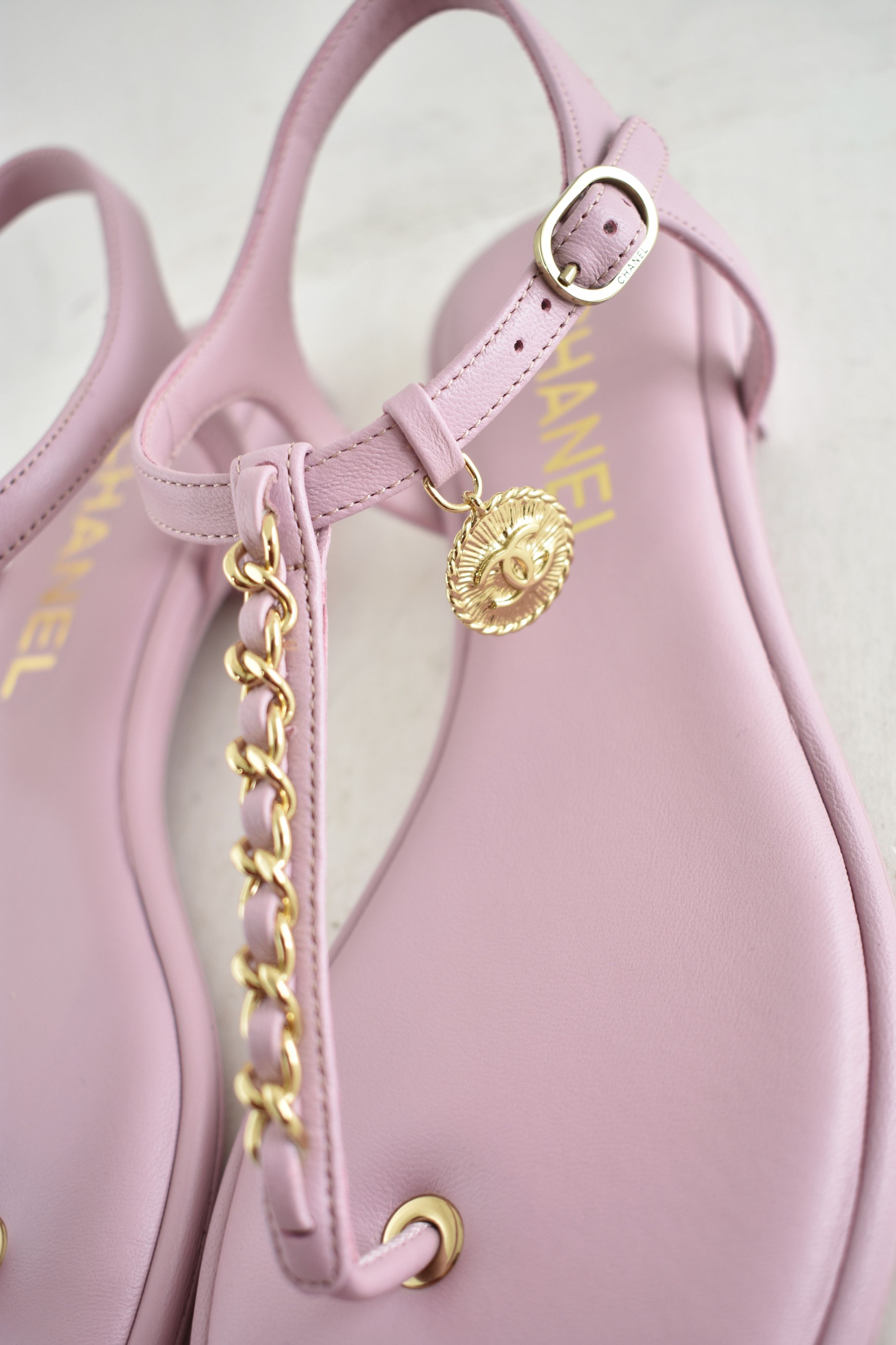 Chanel Chanel 24B Lilac Pink Gold CC Logo Flat Thong Sandal 39.5 Size US 9.5 / IT 39.5 - 9 Thumbnail