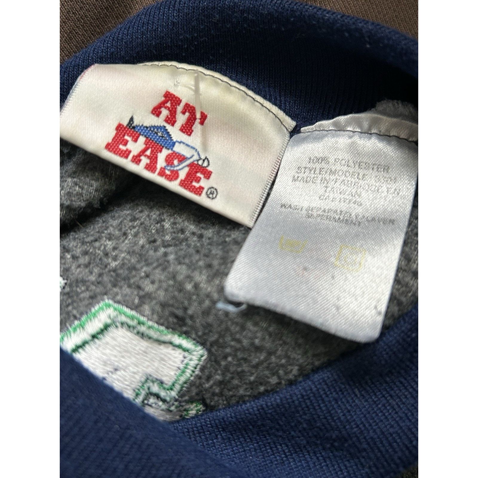 NCAA Vintage 90s Notre Dame Fighting Irish Crewneck Medium NCAA Size US M / EU 48-50 / 2 - 7 Thumbnail