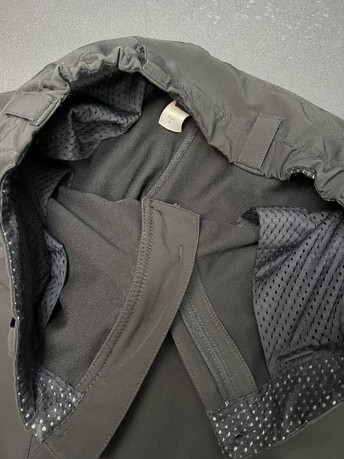 Patagonia Black Patagonia Mens Pants Size M Inlined & Water retardent Size US 33 - 8 Thumbnail