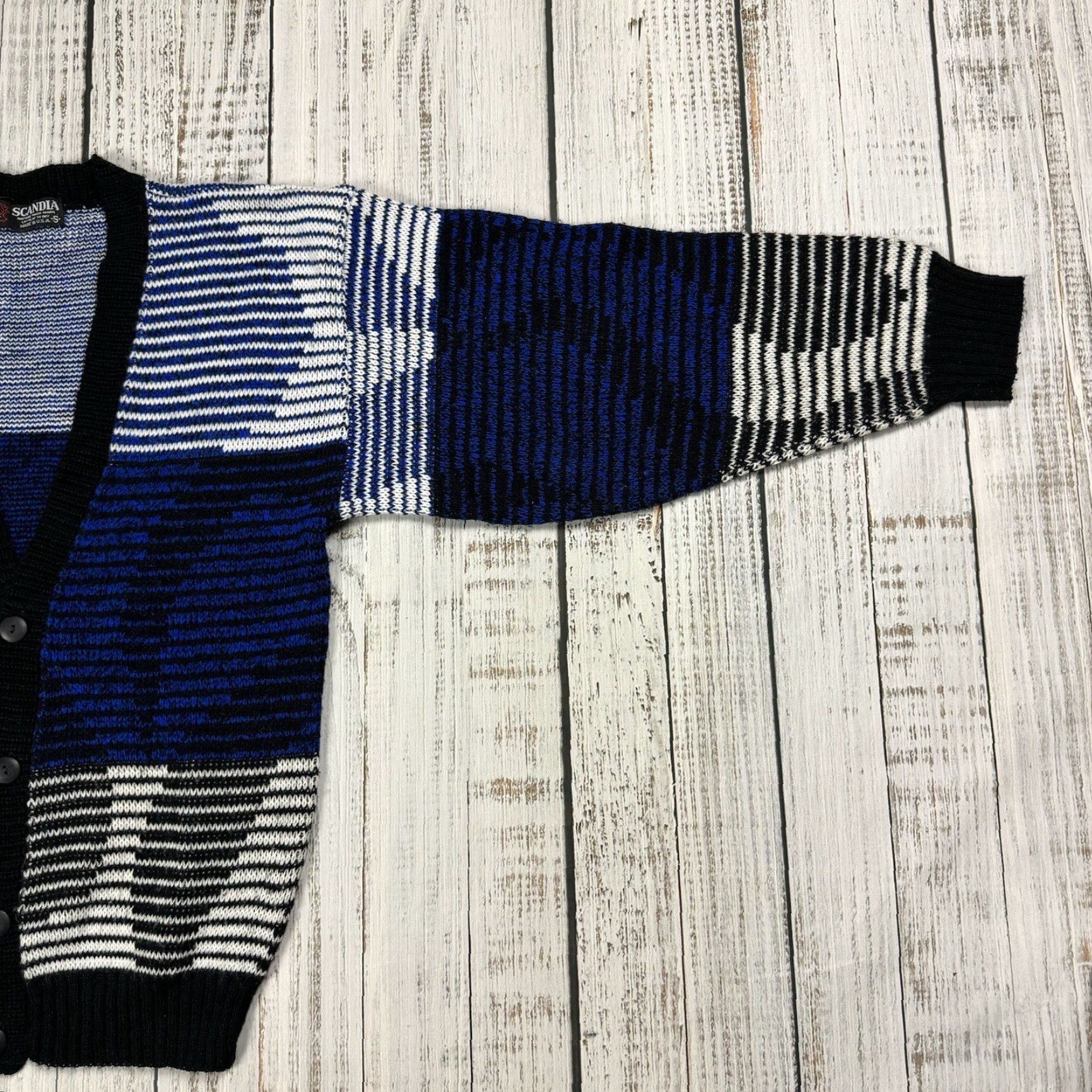 Vintage Vintage Scandia Geometric Pattern Button Cardigan Mens S USA Blue White Knit Sweater 80s 90s Bohemian Size US S / EU 44-46 / 1 - 4 Thumbnail