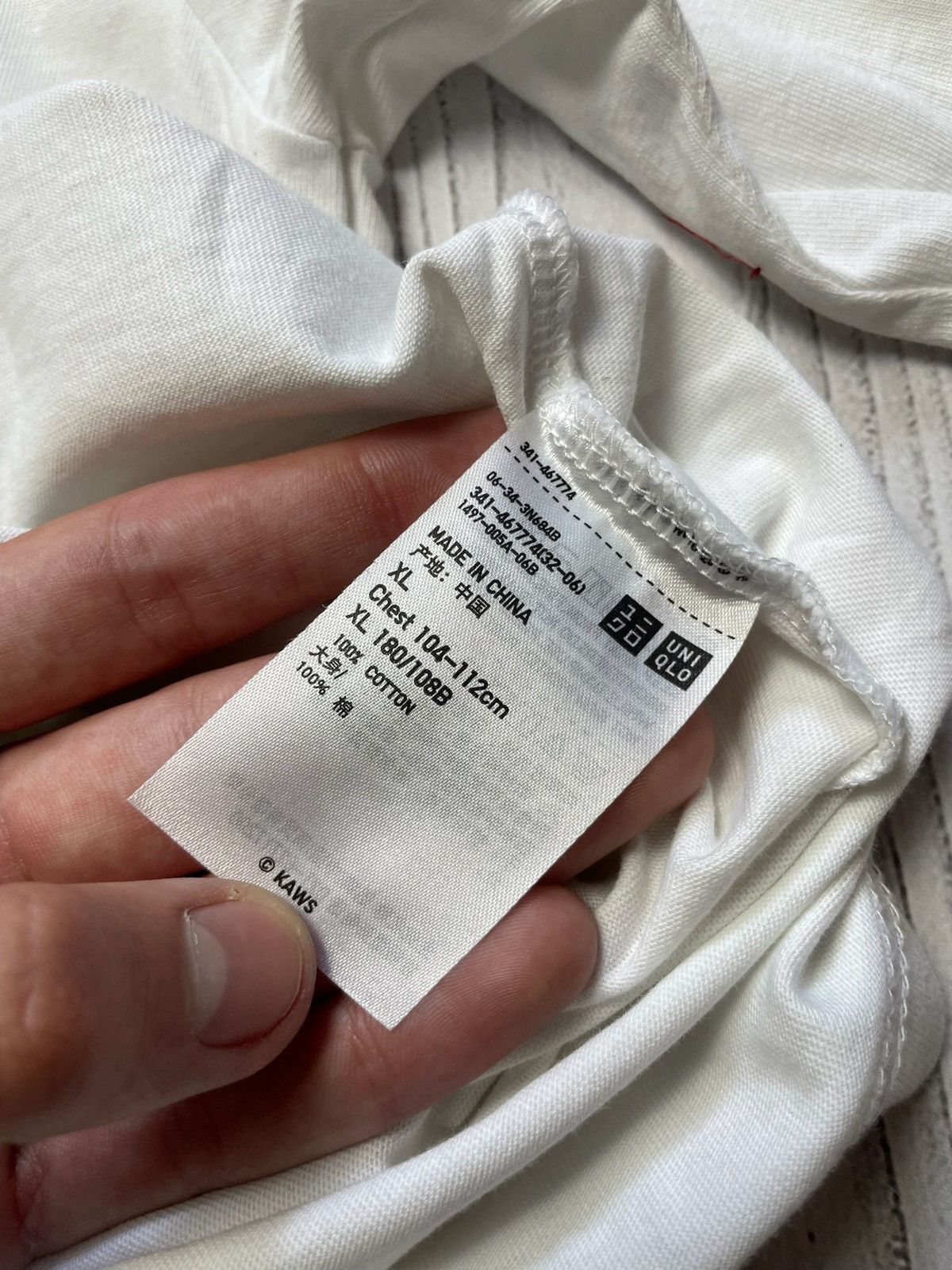 Kaws × Uniqlo × Vintage Vintage Kaws x Uniqlo tee logo rare size L/Xl Size US L / EU 52-54 / 3 - 5 Thumbnail