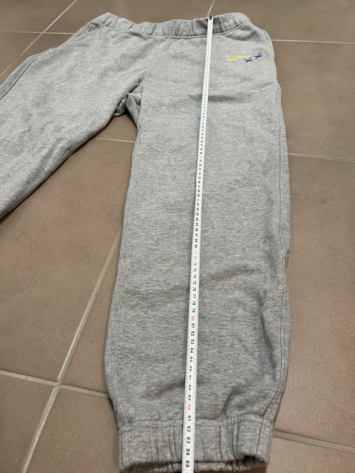Andy Warhol × Kaws × Uniqlo Jogging Gris Uniqlo Andy Warhol KAWS édition limitée Size US 36 / EU 52 - 6 Thumbnail