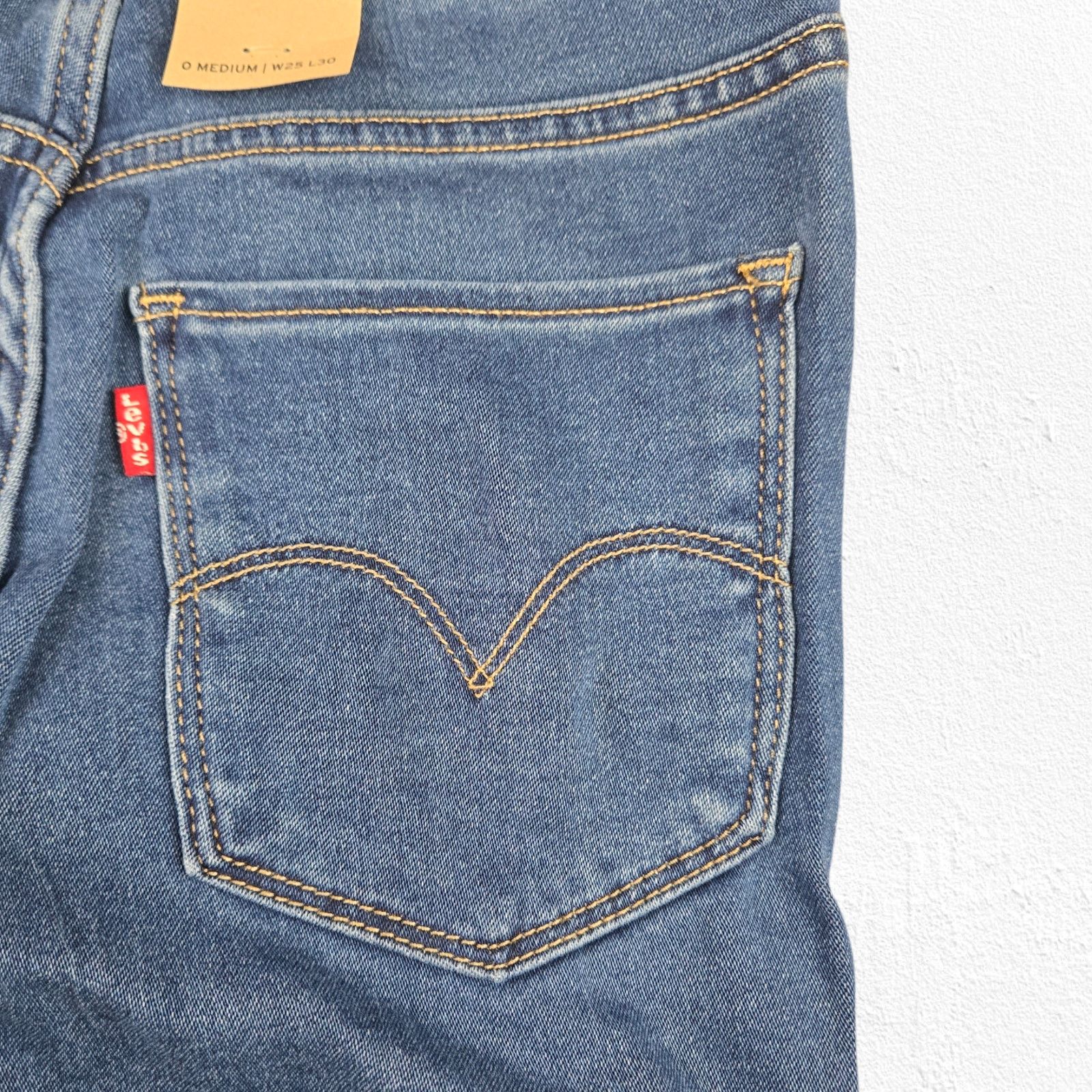 Levi's Levi's Medium Wash Mid Rise Shaping Jeggings Size 25 Size 25" / US 0 / IT 36 - 7 Thumbnail