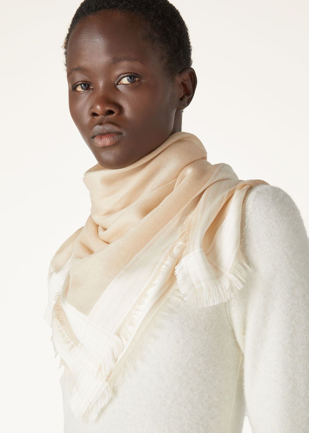 Loro Piana o1w1db10725 FAO5473 Size: OS / Stole in Beige Size ONE SIZE - 2 Thumbnail