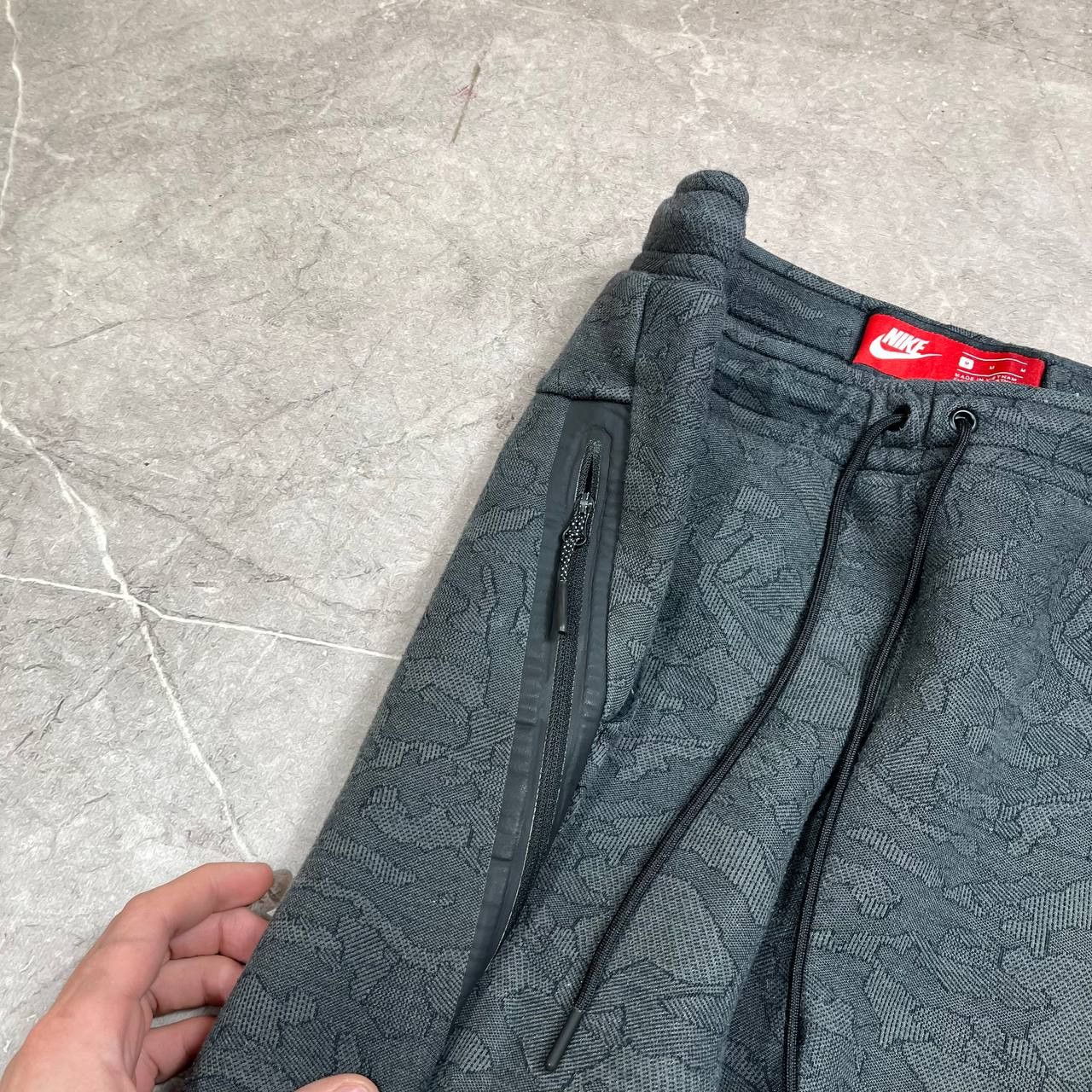 Nike Nike Sportwear Tech Fleece Joggers Pants Mens Size M Size US 33 - 13 Thumbnail