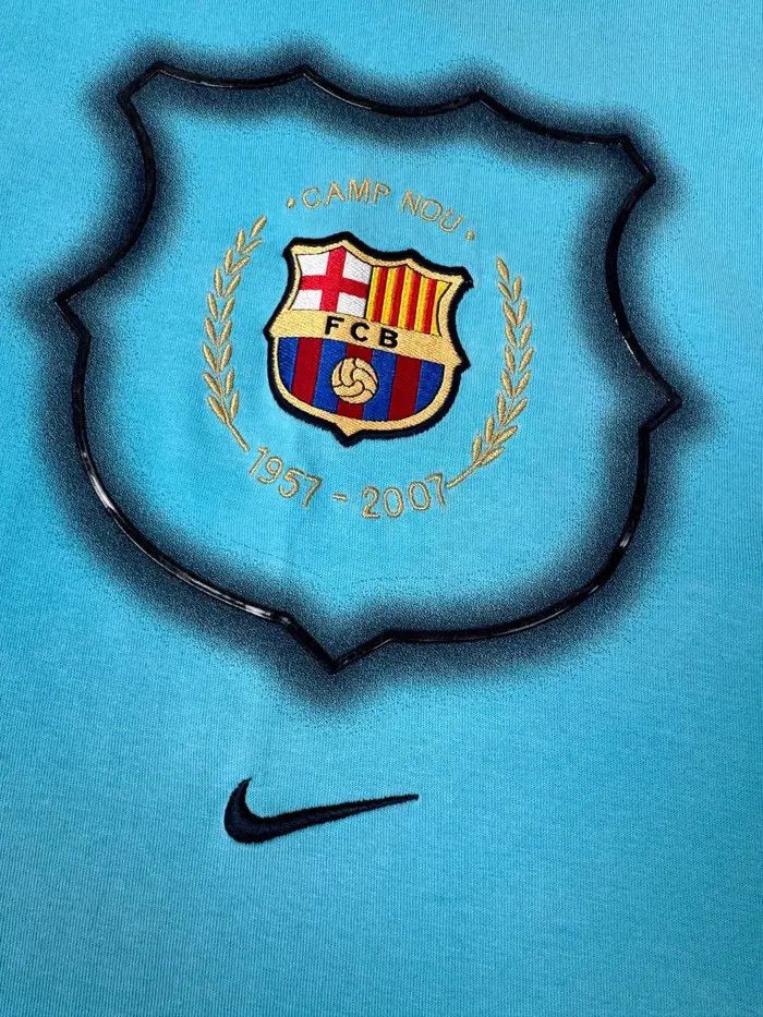 Nike Vintage Nike FC Barcelona 2007 T Shirt Center Swoosh Size US M / EU 48-50 / 2 - 8 Thumbnail
