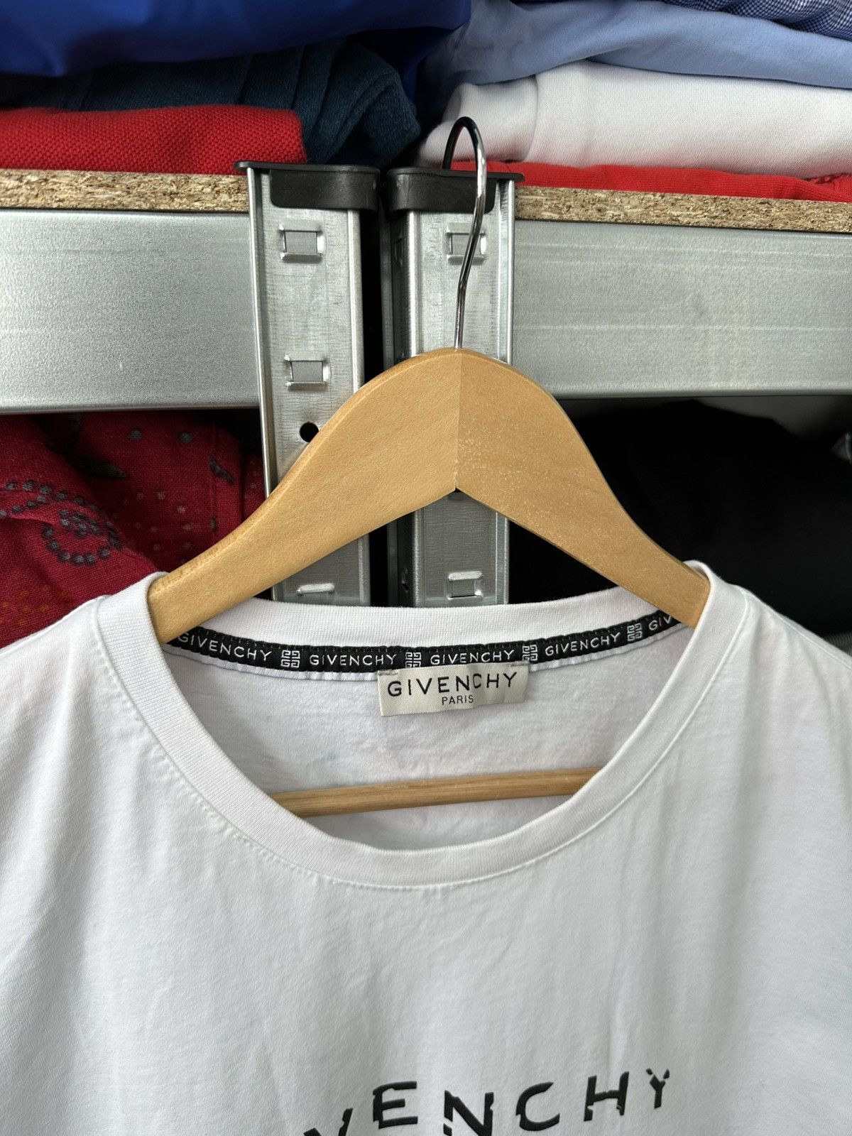 Givenchy Givenchy Paris T-Shirt Centre Logo White Luxury Tee Size L Size US L / EU 52-54 / 3 - 6 Thumbnail