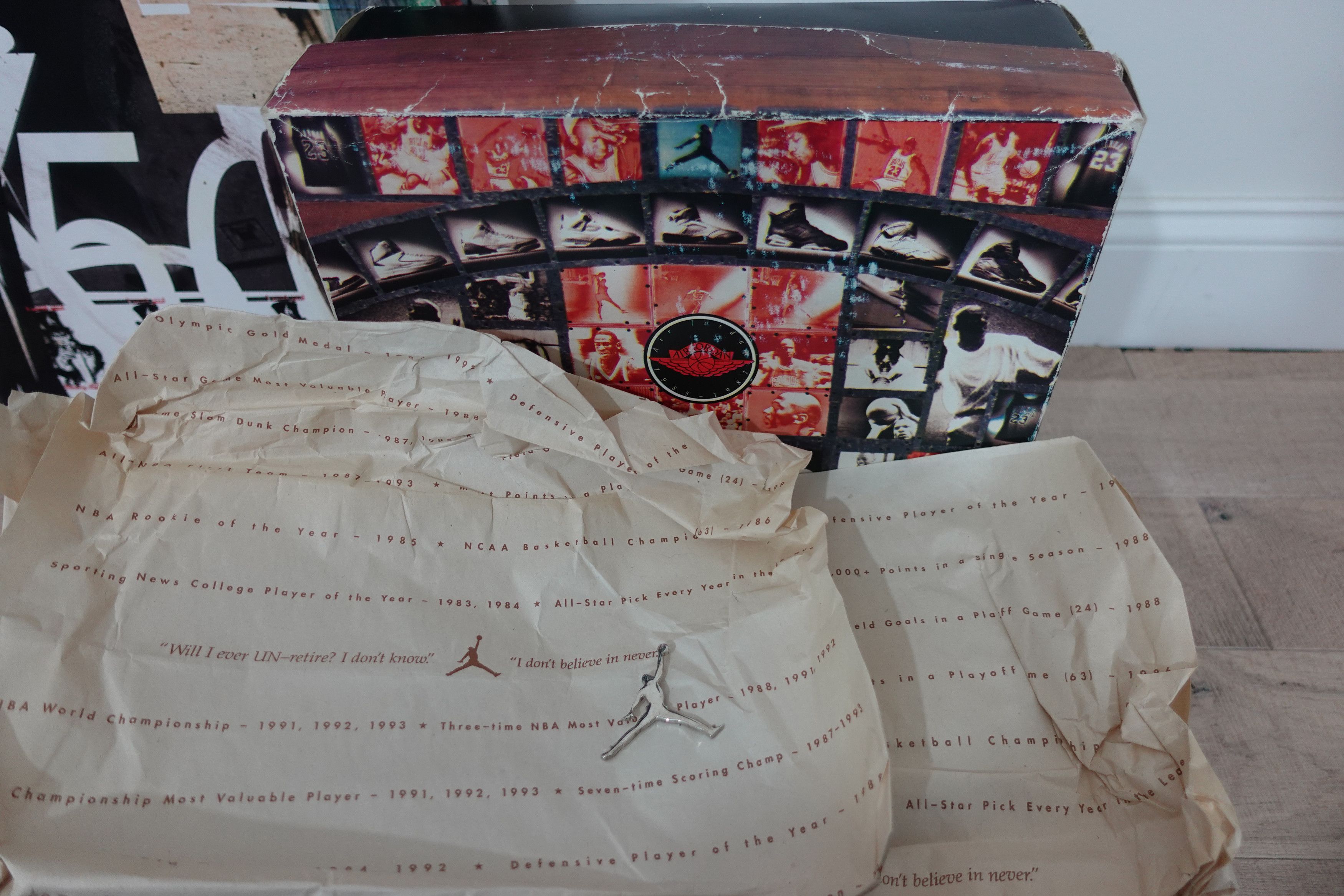 Jordan Brand × Nike 1994 Nike Air Jordan 1 Chicago. BRAND NEW WITH BOX Size US 9.5 / EU 42-43 - 7 Thumbnail