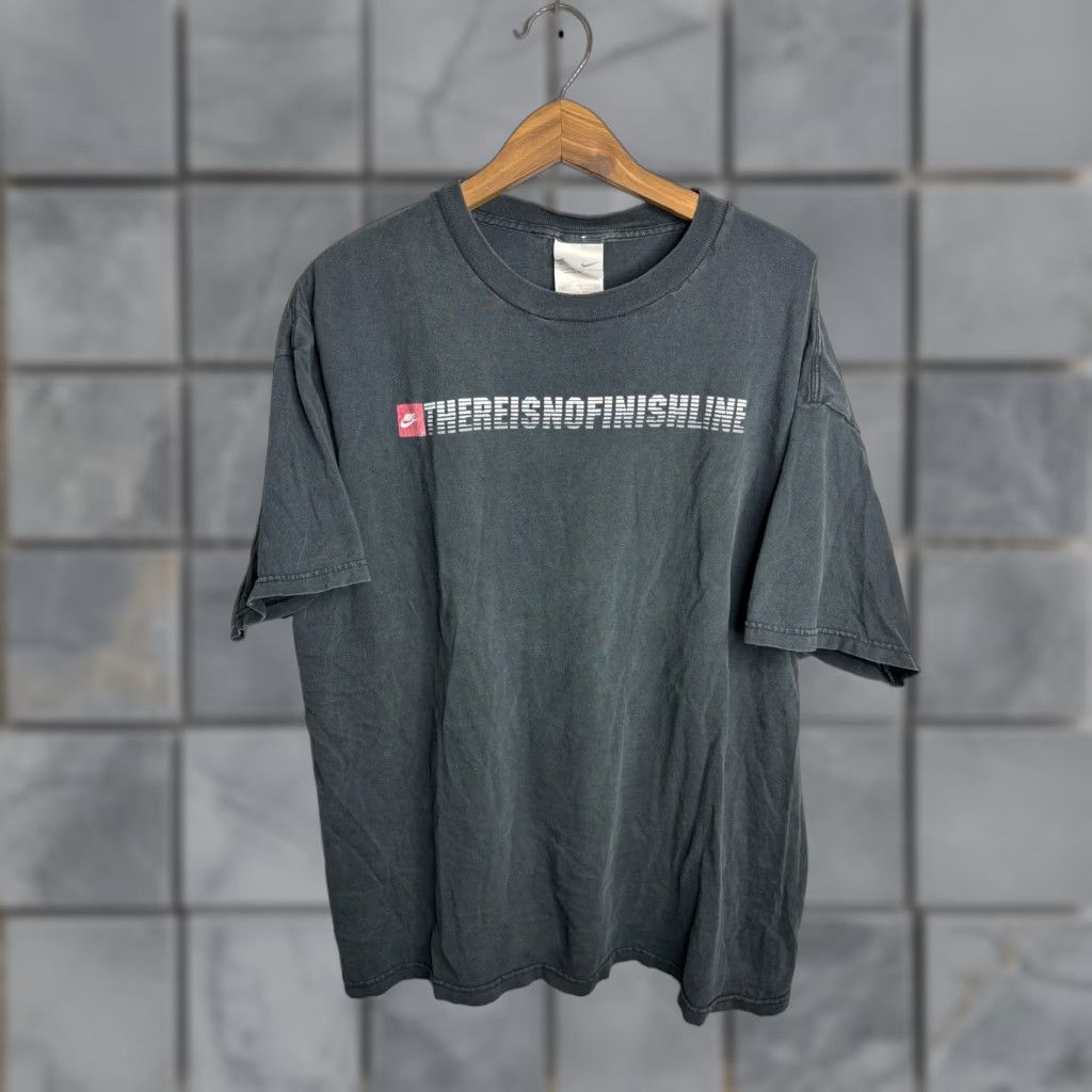 Nike VINTAGE Nike Shirt Mens XL Black There Is No Finish Line Swoosh Tee 90s Washed Size US XL / EU 56 / 4 - 1 Thumbnail