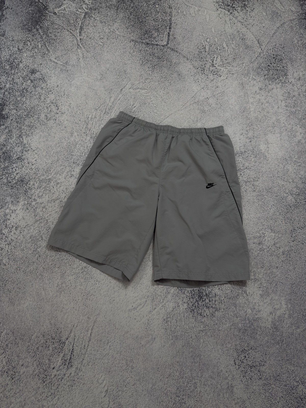 Nike Vintage Nike shorts streetwear swoosh casual y2k size L Size US 34 / EU 50 - 2 Thumbnail
