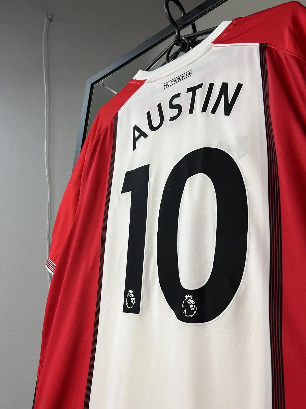 Other SOUTHAMPTON Charlie Austin 2017-18 Football Soccer Jersey Size US XL / EU 56 / 4 - 7 Thumbnail