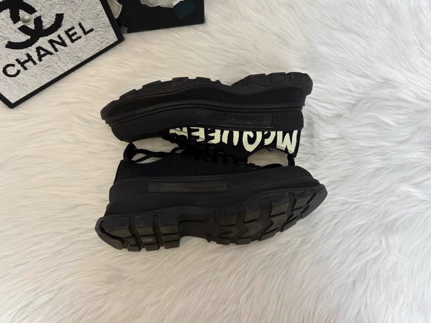 Alexander McQueen Alexander McQueen Tread Slick Leather Low Shoes K36 Size US 8 / IT 38 - 6 Thumbnail