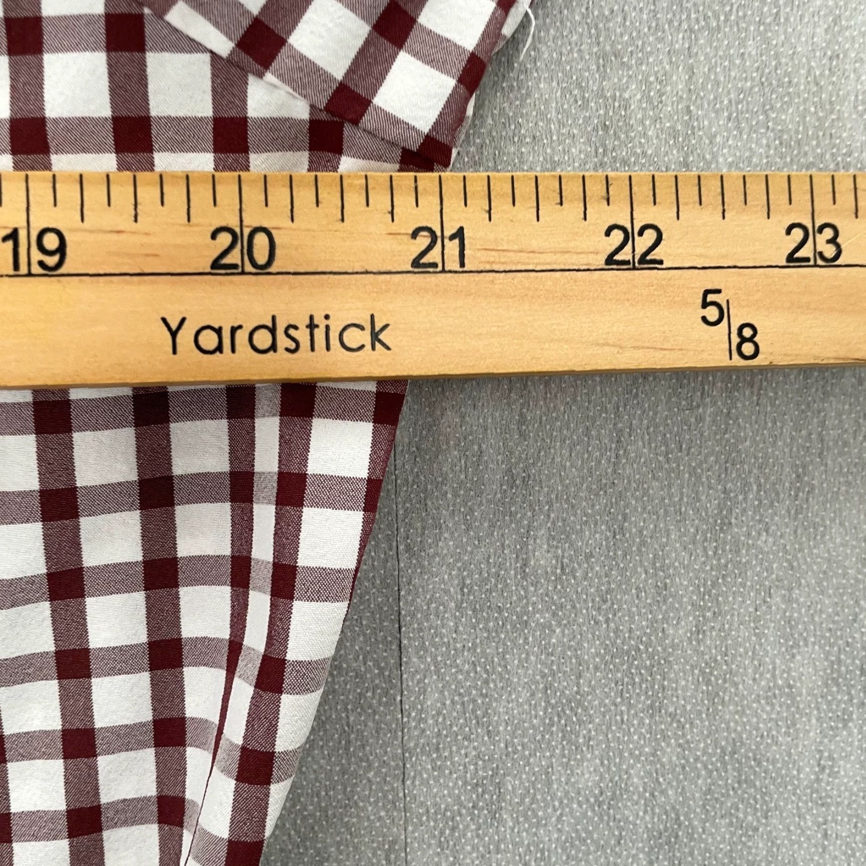 Mizzen+Main Mizzen+Main Shirt Adult Button Up Performance Mens Red Check Up Medium M Sleeve Long Sleeve Pattern Check Color Red Brand Mizzen+Main Size US M / EU 48-50 / 2 - 7 Thumbnail