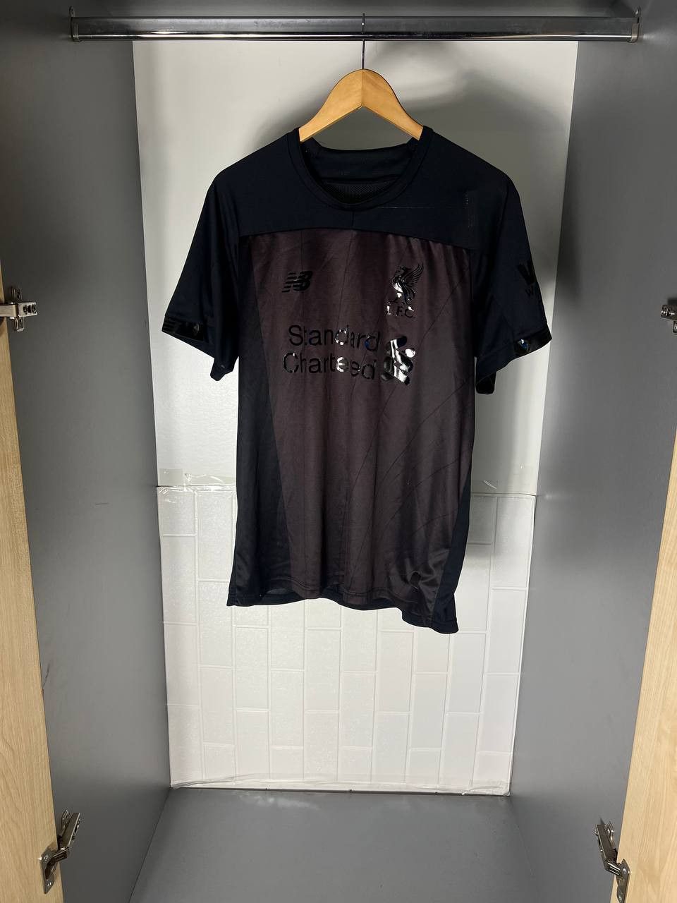 New Balance VINTAGE NEW BALANCE FC LIVERPOOL ENGLAND SOCCER JERSEY Y2K Size US L / EU 52-54 / 3 - 1 Thumbnail