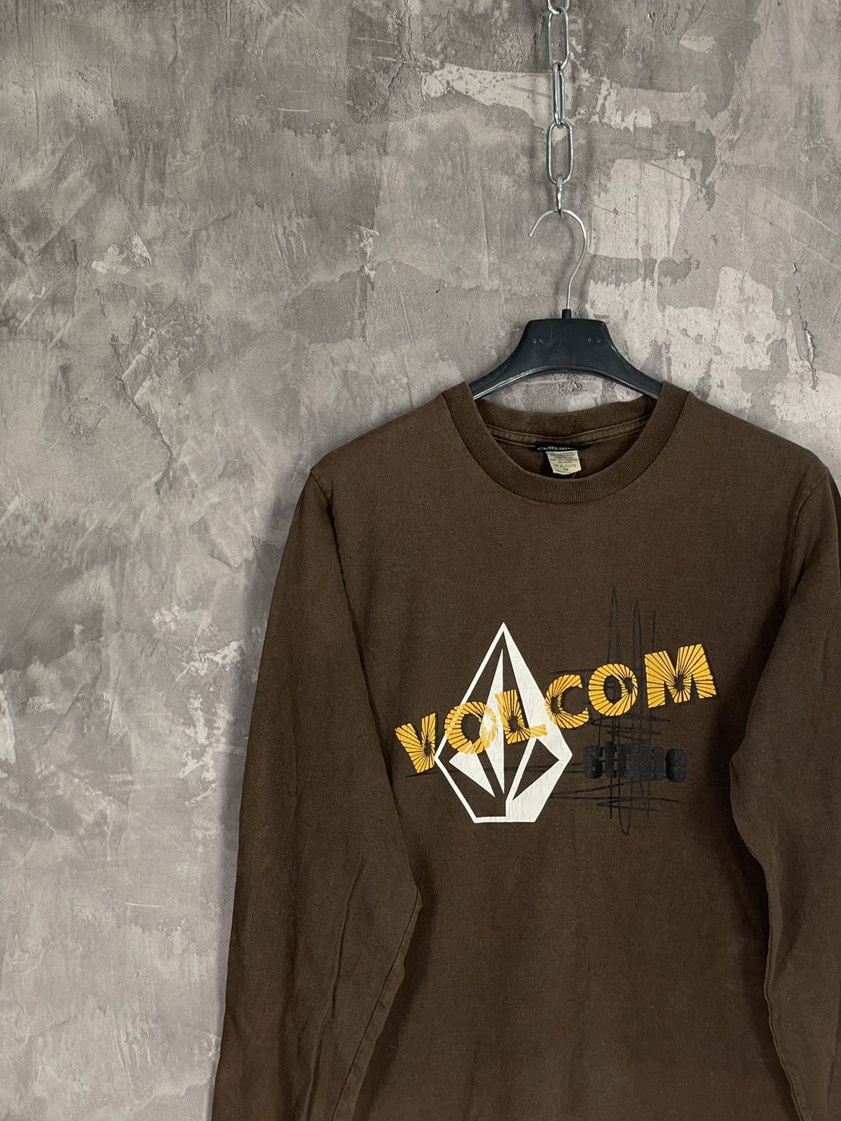 Vintage × Volcom Crazy 90s Volcom Stone Skate Y2K Logo Boxy Brown Longsleeve Size US M / EU 48-50 / 2 - 3 Thumbnail