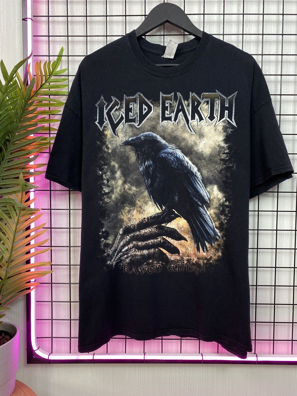 Band Tees Iced Earth Band Tour Tee Vintage Vibe Tshirt men oversized L Size US XXL / EU 58 / 5 - 3 Thumbnail