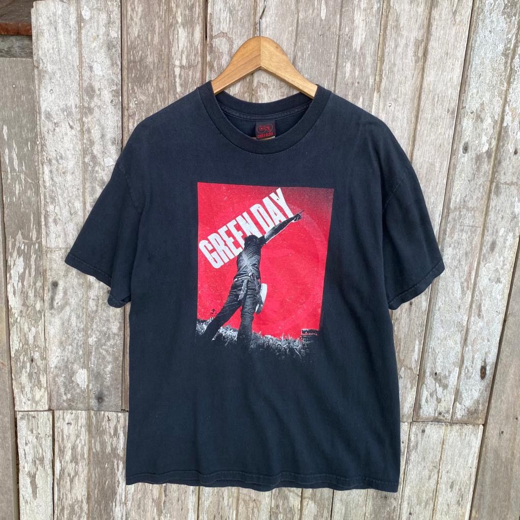 Thrashed faded vintage greenday band tee
