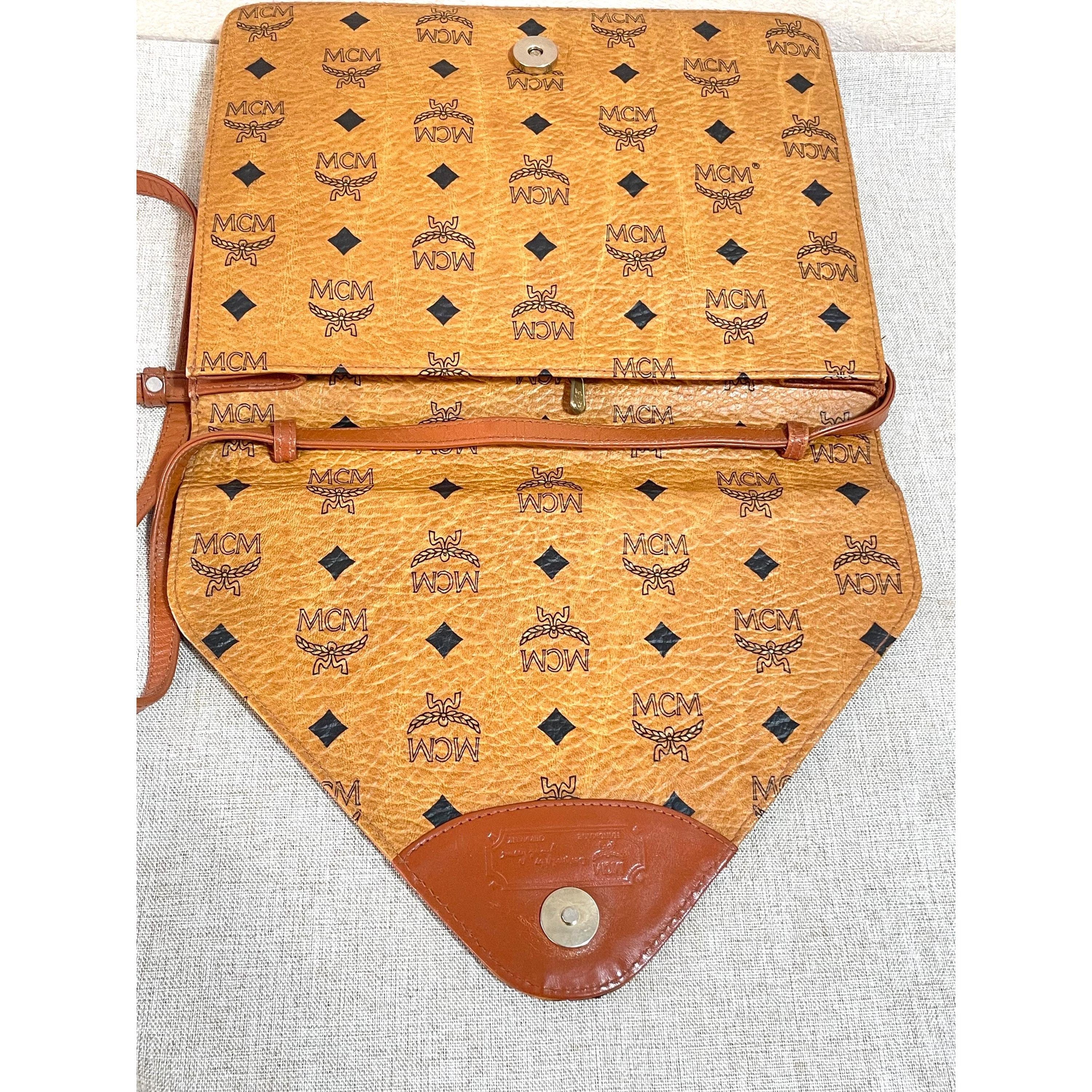 MCM Vintage MCM monogram shoulder bag in envelop shape Size ONE SIZE - 6 Thumbnail