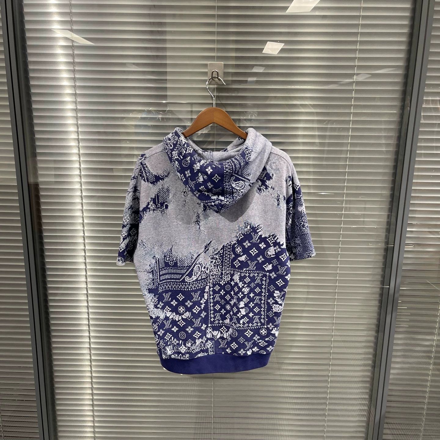 Louis Vuitton Louis Vuitton Paisley All Over Print Knit Short Sleeve M Size US M / EU 48-50 / 2 - 2 Thumbnail
