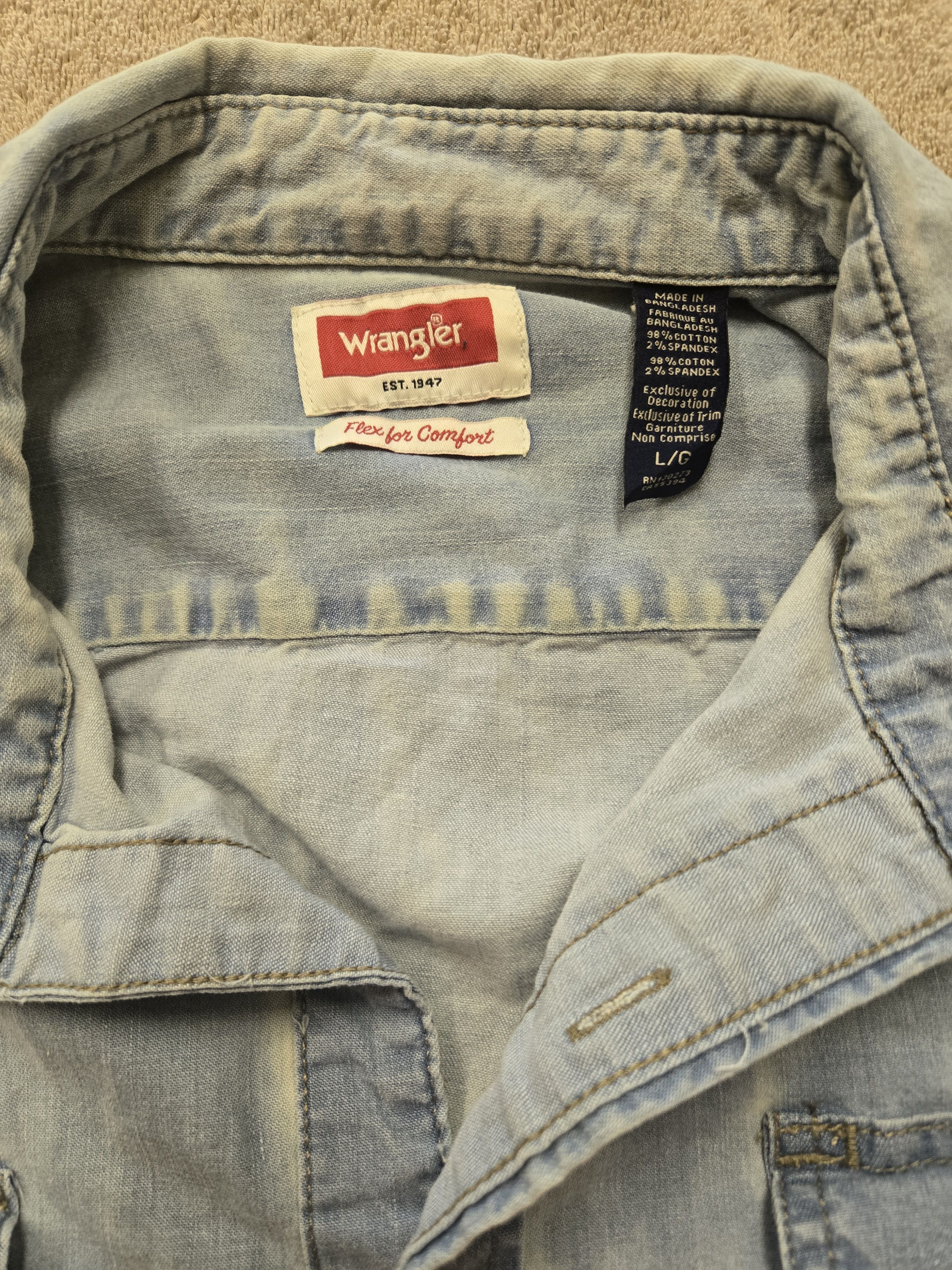 Wrangler Wrangler Light Wash Denim Button Up Shirt Workwear Style Size US L / EU 52-54 / 3 - 3 Thumbnail