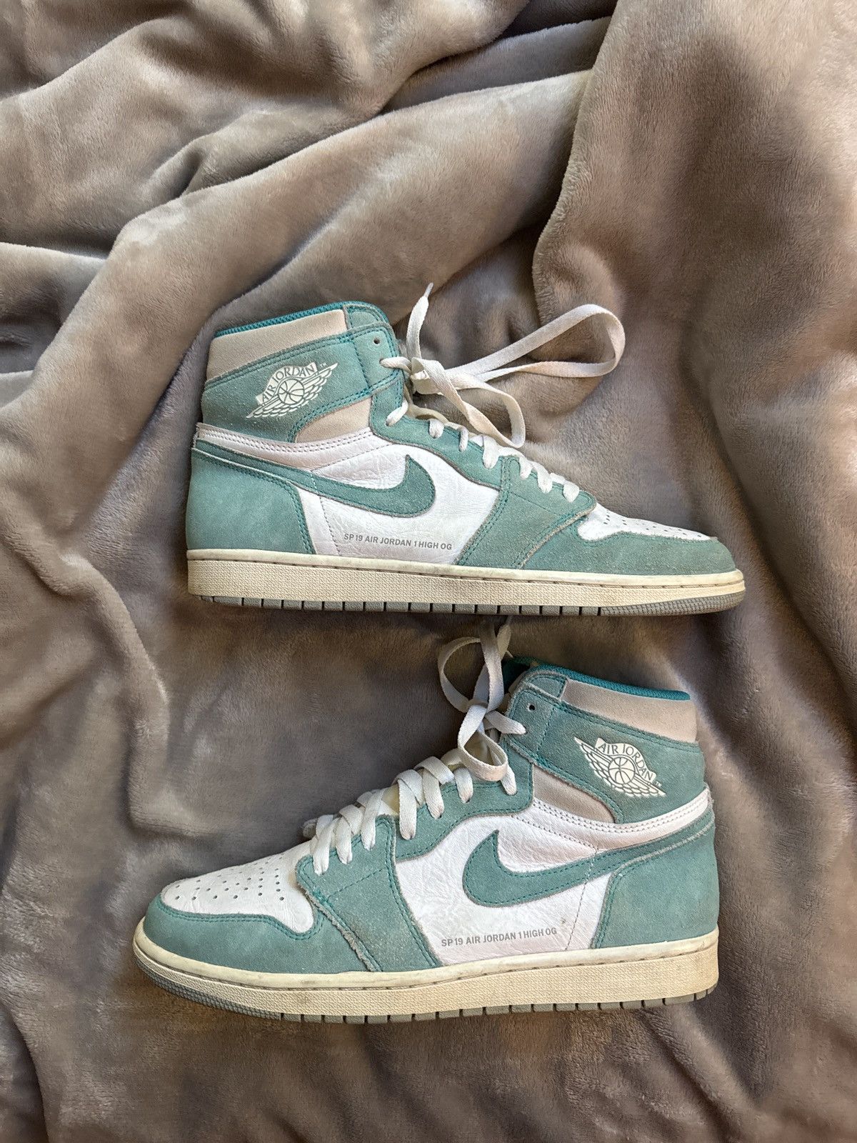 Nike AIR JORDAN 1 RETRO HIGH OG TURBO GREEN Size US 10.5 / EU 43-44 - 1 Thumbnail