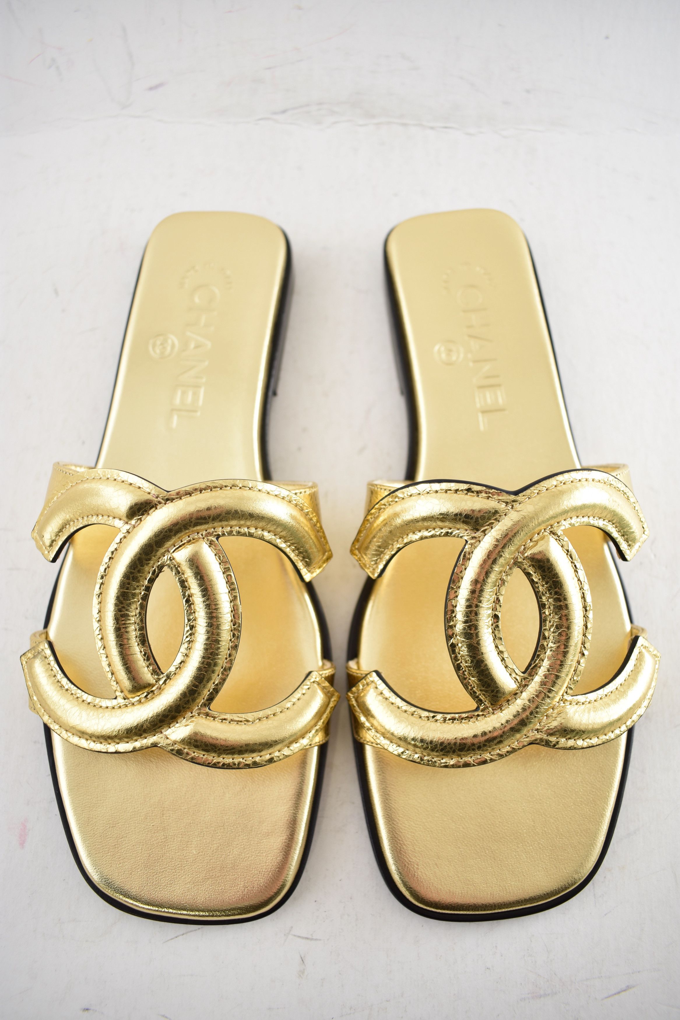 Chanel 26S Golden Leather XL CC Logo Mule Slide Flat Sandal 40 Size US 10 / IT 40 - 11 Thumbnail