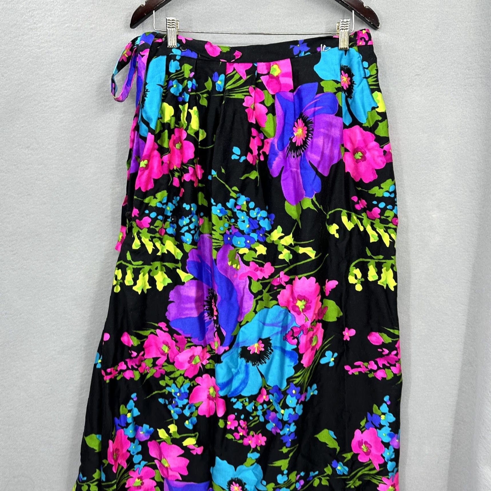 Vintage VINTAGE Leslie Fay Skirt Women Long Maxi 60s 70s Floral Black Button Wrap L Womens Size 36" / US 14 / IT 50 - 3 Thumbnail
