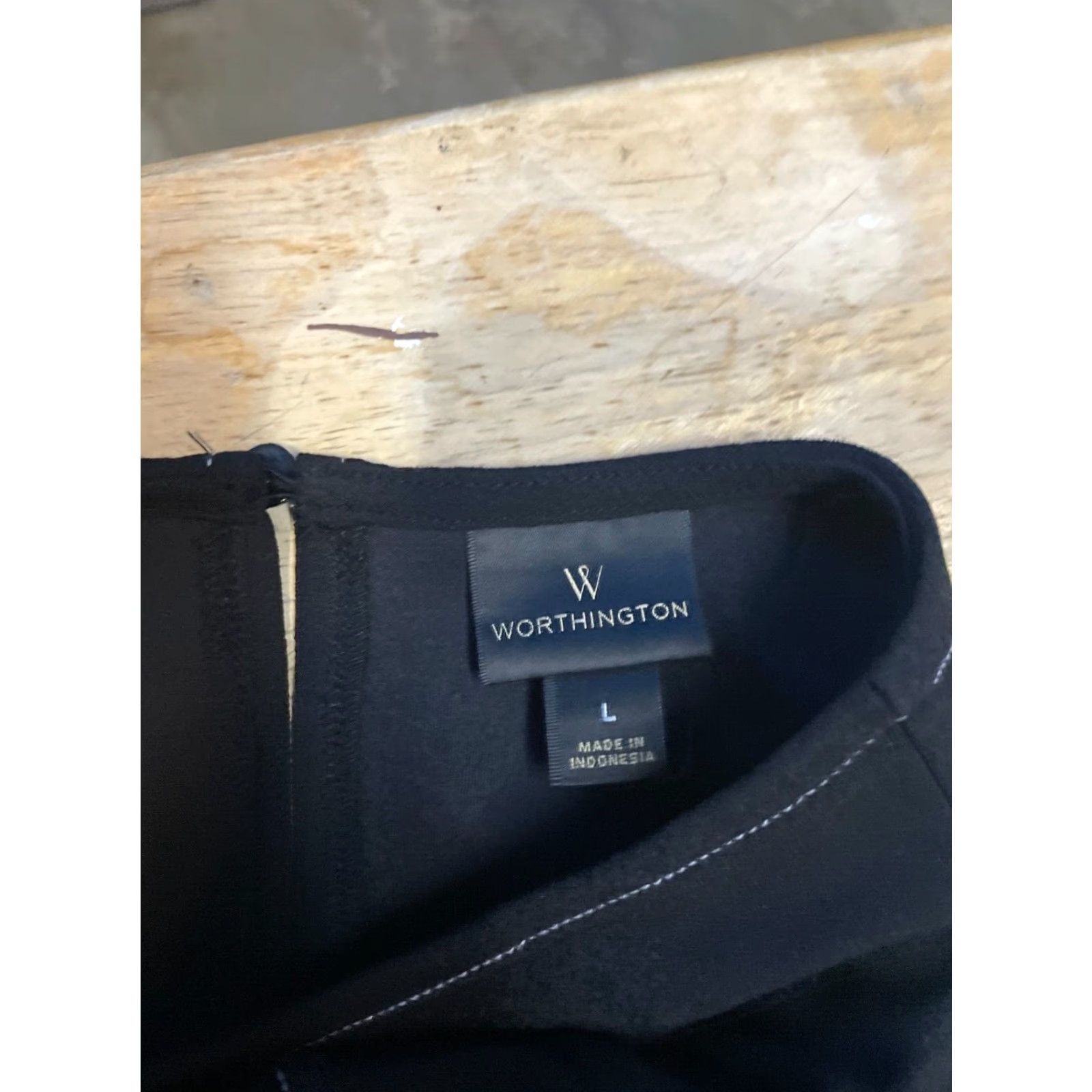 Worthington Worthington Blouse Shirt Womens L Black Flutter Sleeve Short Sleeve Round Neck Keyhole Back Neck Trim Solid Polyester Spandex Basic 2020s? Size L / US 10 / IT 46 - 3 Thumbnail