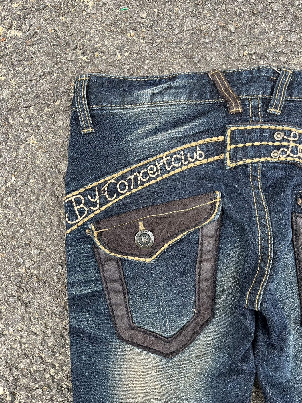 Hysteric Glamour Yoshitomo Nara Lolita Jeans Rusty Indigo Faded Denim Size 28" / US 6 / IT 42 - 11 Thumbnail
