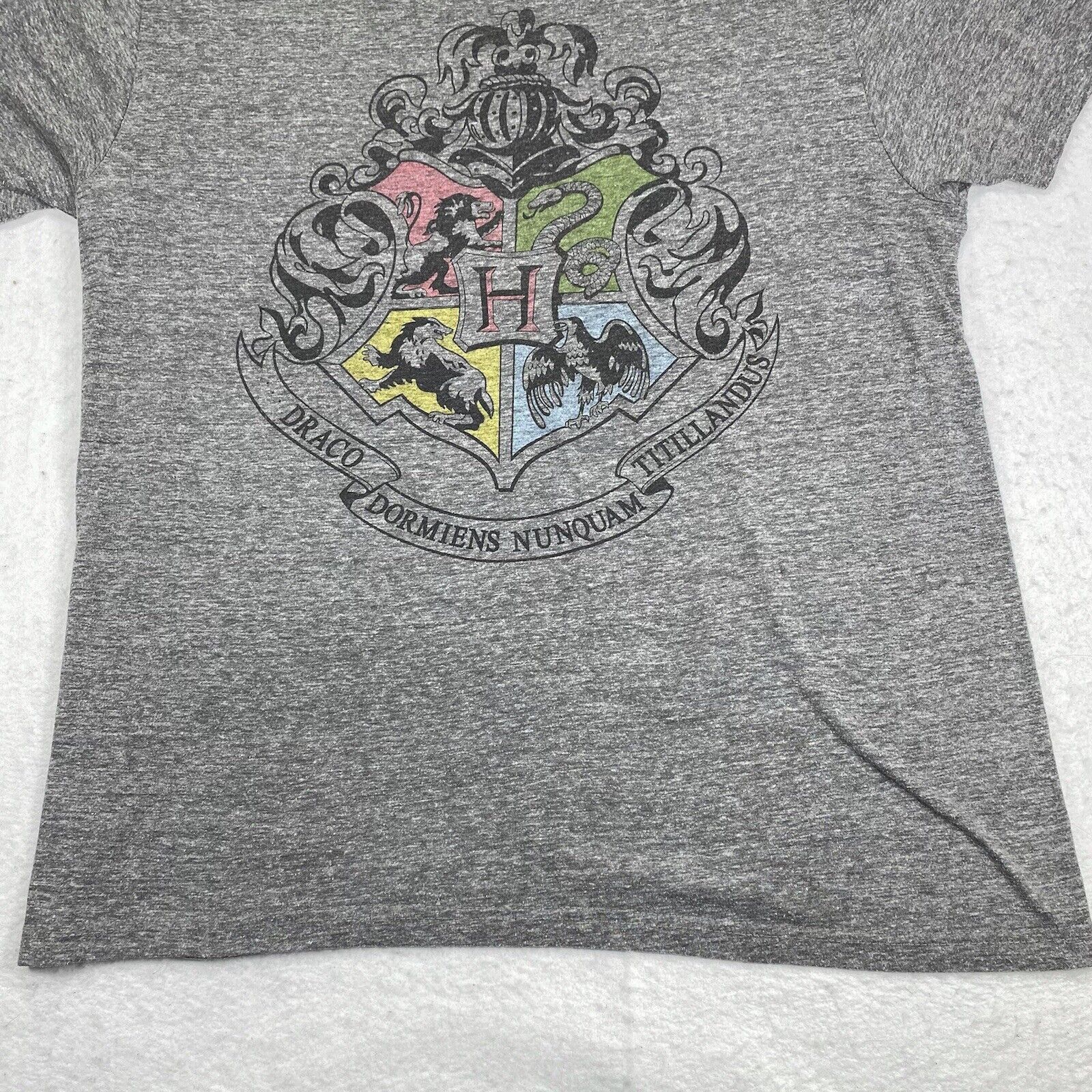 Universal Studios Harry Potter School Of Witchcraft & Wizardry Small T-Shirt Size US S / EU 44-46 / 1 - 7 Thumbnail