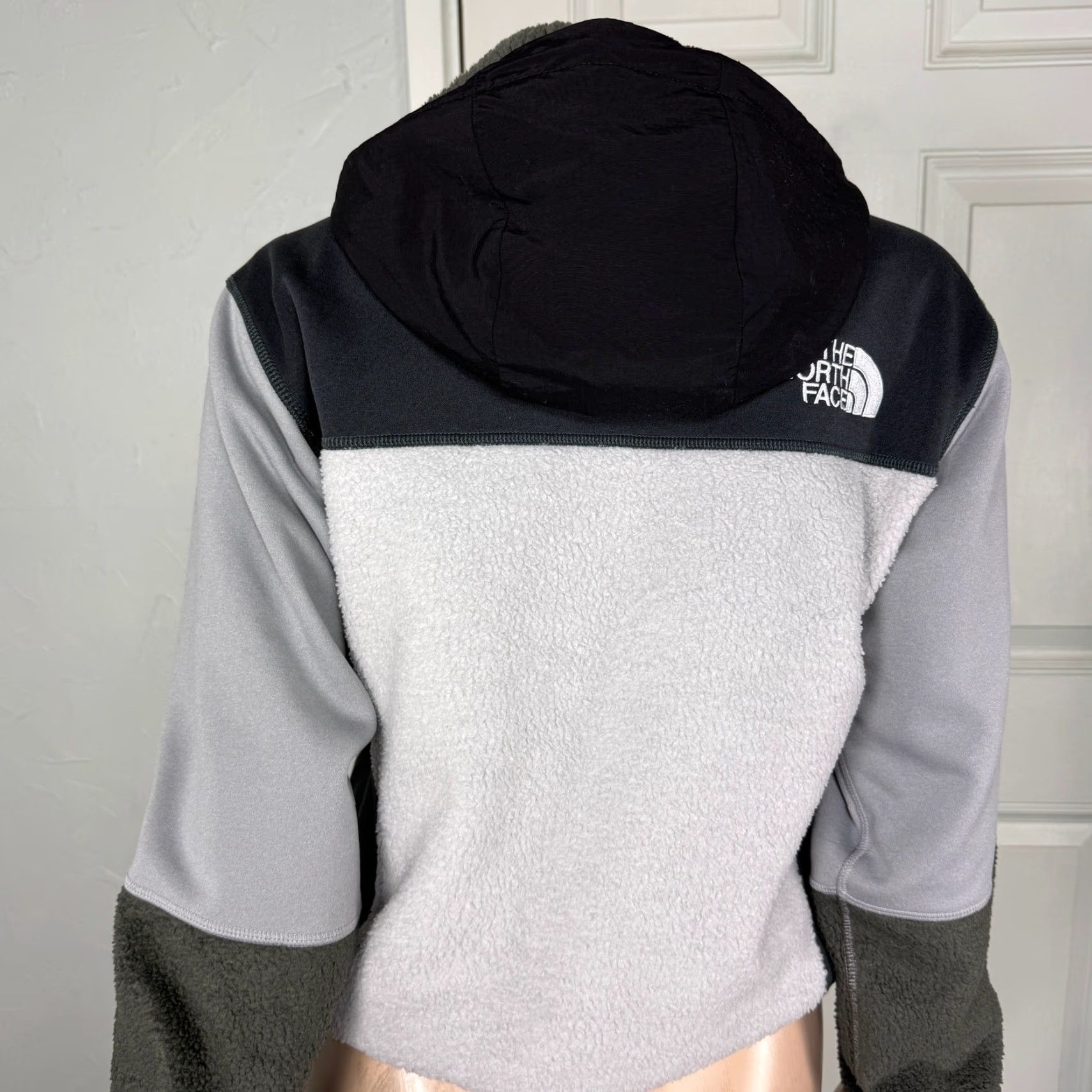 The North Face The North Face Women's Novelty Fleece Jacket XS Pullover Hooded Zip Short Jacket Black Solid Logo Classic Size XS / US 0-2 / IT 36-38 - 3 Thumbnail