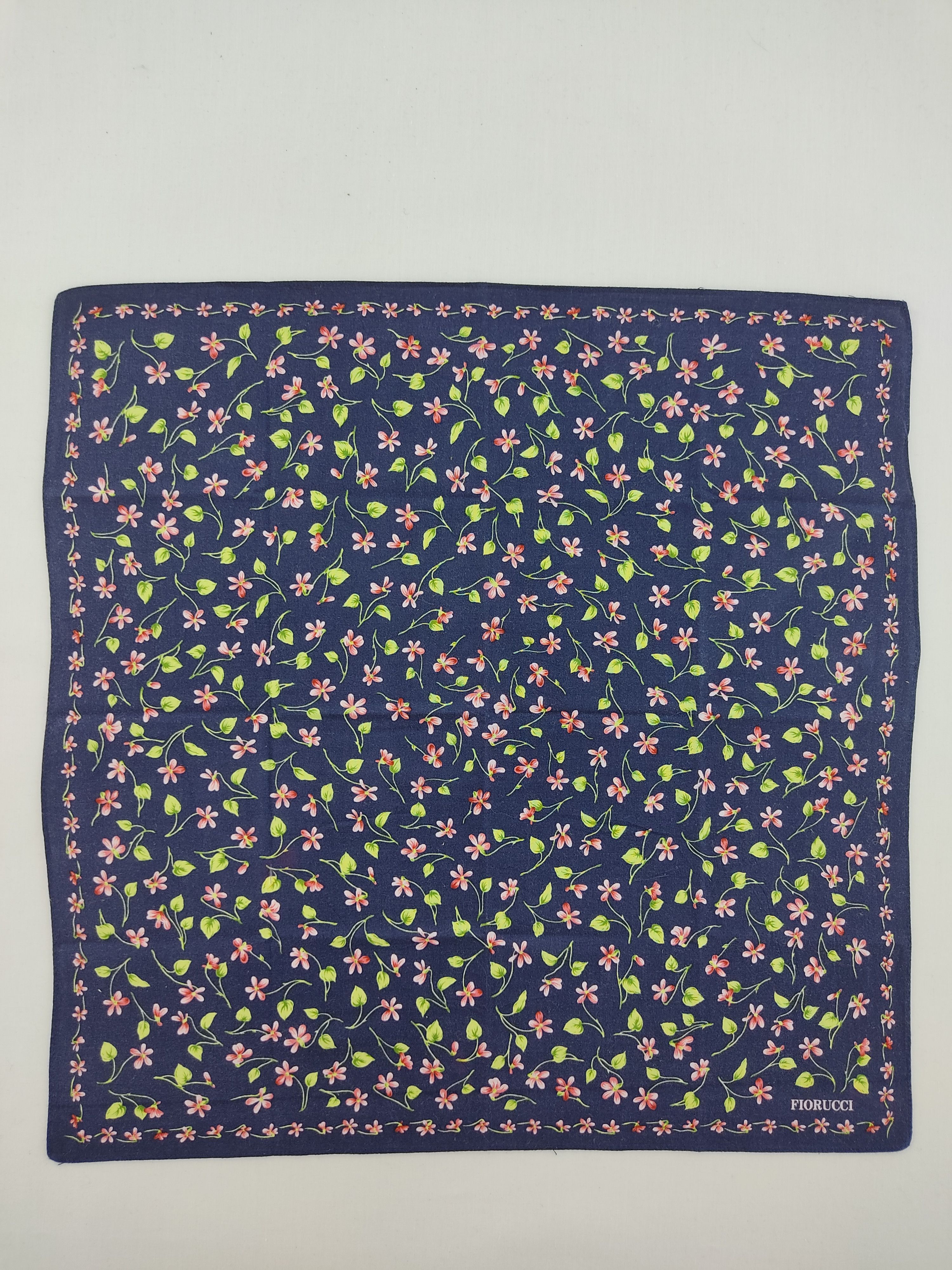 Fiorucci × Vintage Fiorucci Handkerchief / Neckwear / Bandana Size ONE SIZE - 3 Thumbnail