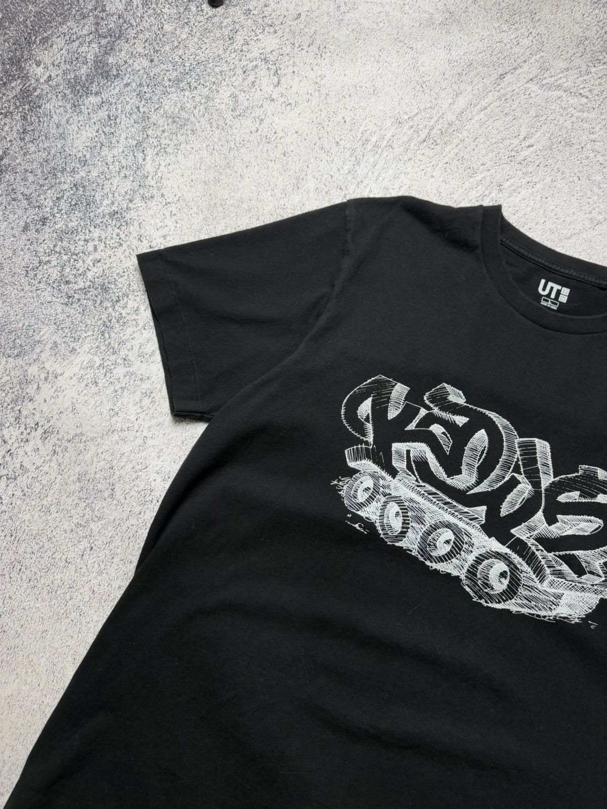 Japanese Brand Uniqlo x kaws grafitti spellout T shirt USA Size US L / EU 52-54 / 3 - 3 Thumbnail