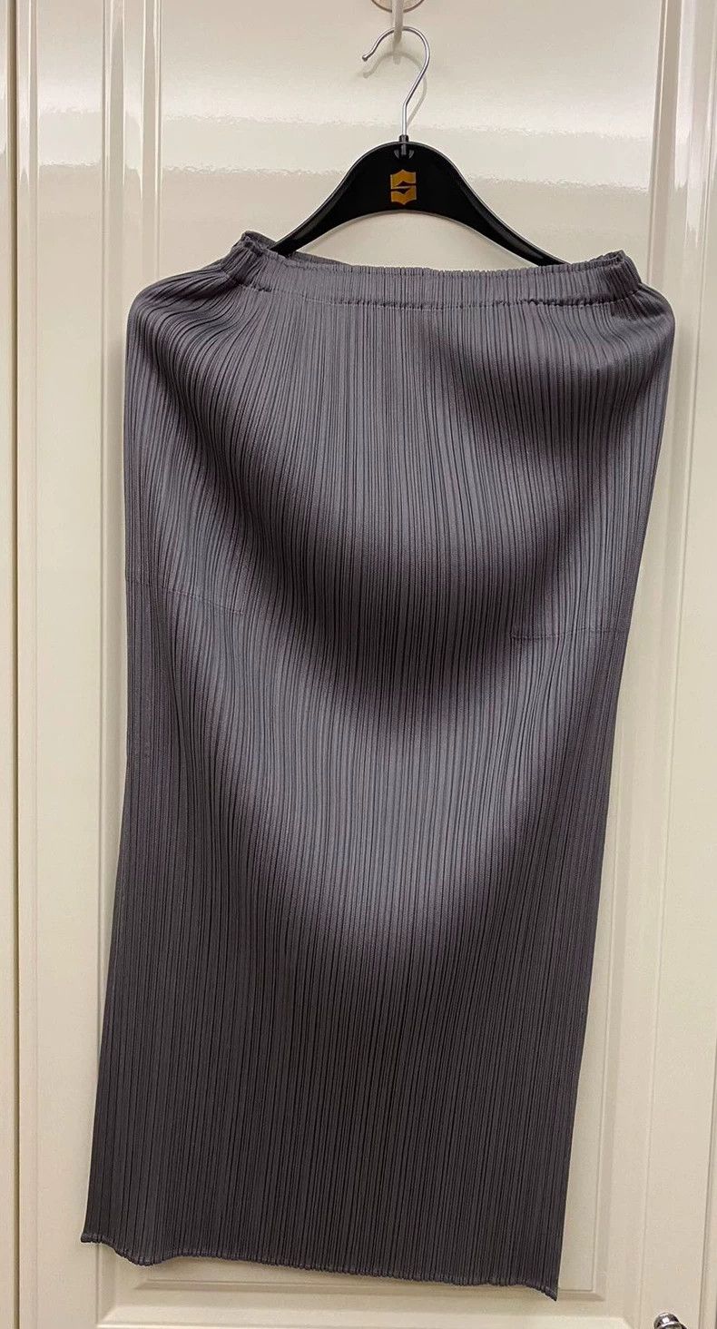 Issey Miyake Issey Miyake size:3 A dark grey pleated skirt Size 31" - 3 Thumbnail