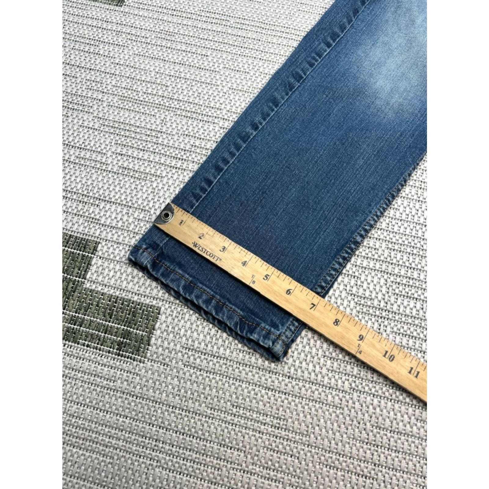 Levi's Levi's 505 Jeans Mens 31 Medium Wash Denim Regular Fit Straight 31x27 Blue Levi's Denim Jeans 505 Straight Mens 90s (?) Size US 31 - 4 Thumbnail
