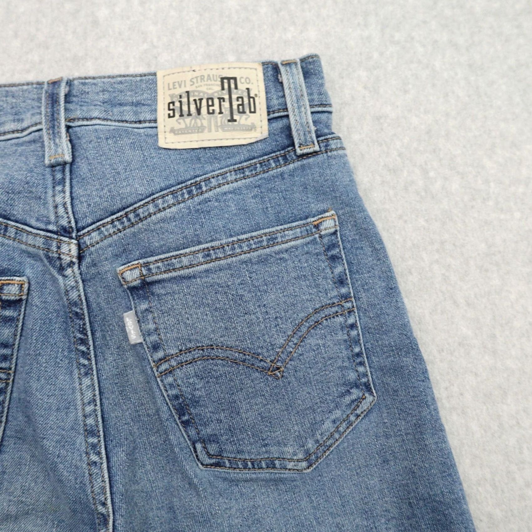 Levi's Levi's Silvertab Jeans Womens 26 (26X26) Light Wash Mom Distressed Blue 90s Style Womens Jeans Size 26" / US 2 / IT 38 - 5 Thumbnail