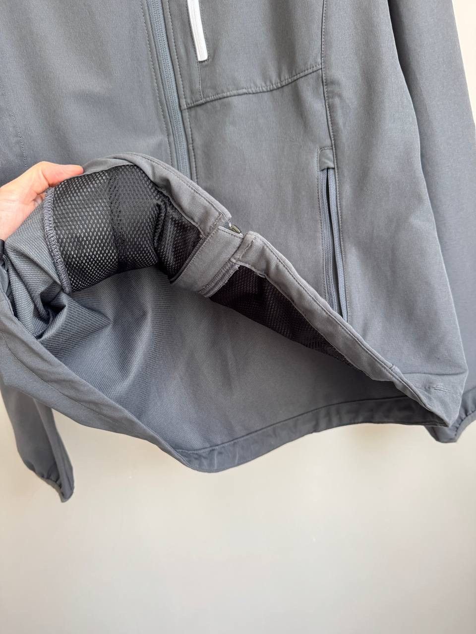 Helly Hansen Helly Hansen men's windbreaker gray size M Size US M / EU 48-50 / 2 - 4 Thumbnail