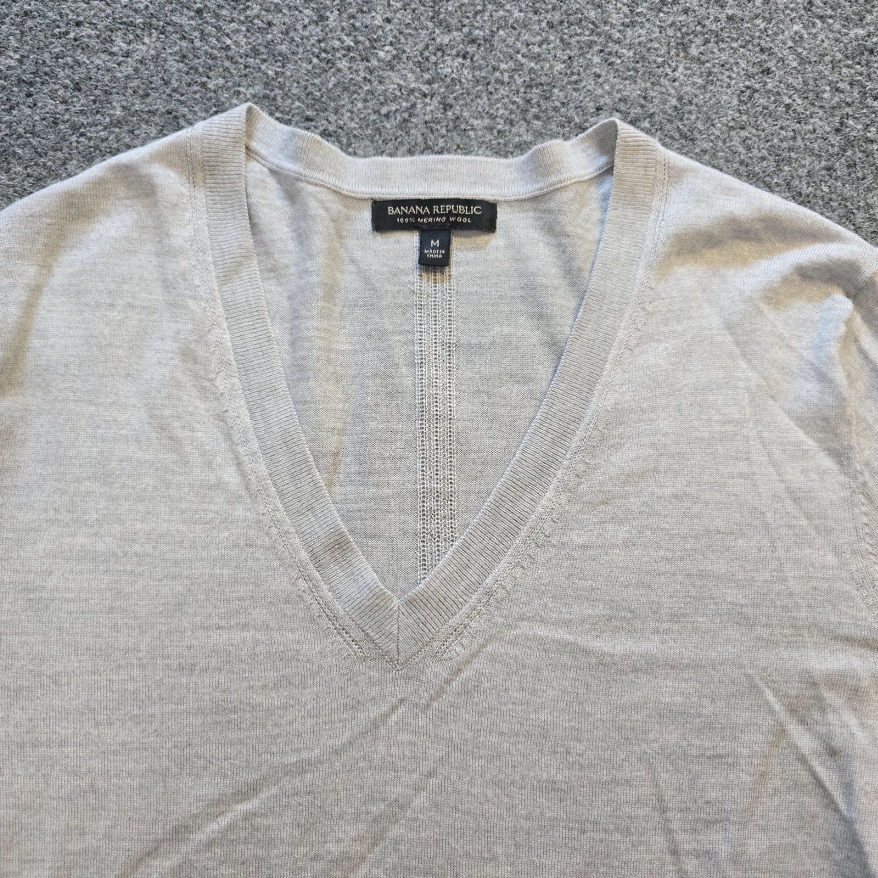 Banana Republic Banana Republic Sweater Mens Size Medium Gray Merino Wool V Neck Casual Basic Size US M / EU 48-50 / 2 - 2 Thumbnail