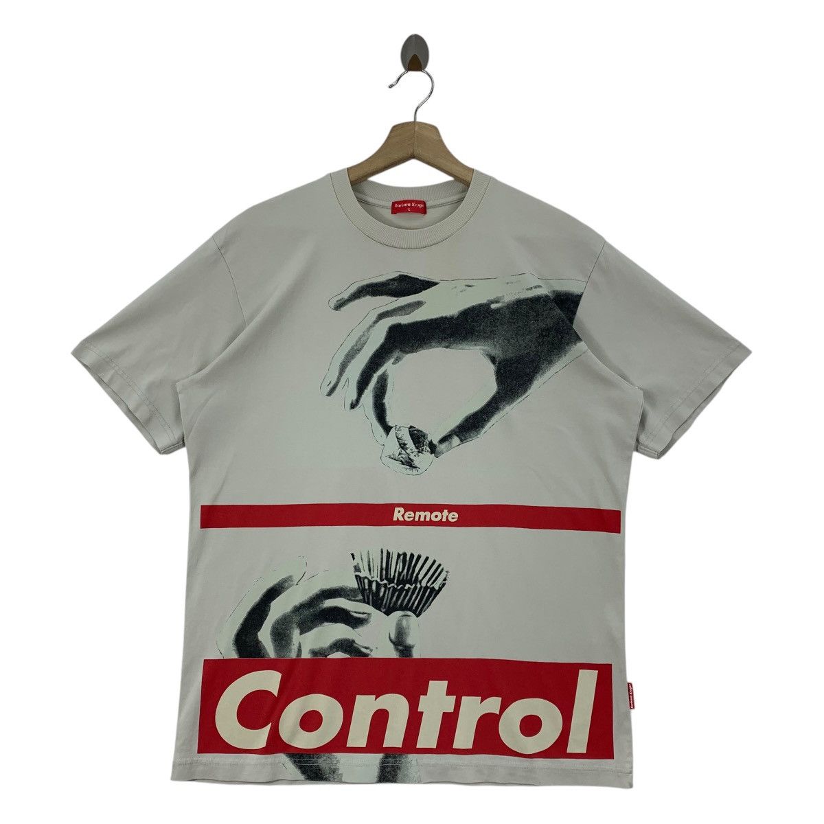 Barbara Kruger × Vintage Vintage BARBARA KRUGER remote control art tee shirt Size US L / EU 52-54 / 3 - 1 Thumbnail
