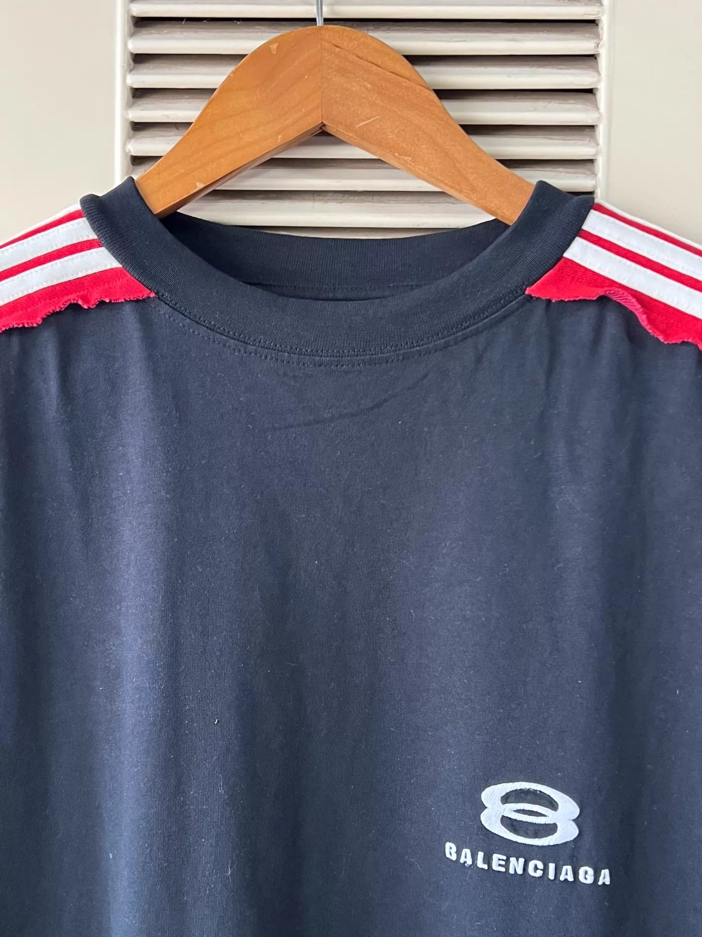 Balenciaga Balenciaga Black Stripe Shoulders Double Ring Logo Unisex Size US S / EU 44-46 / 1 - 3 Thumbnail