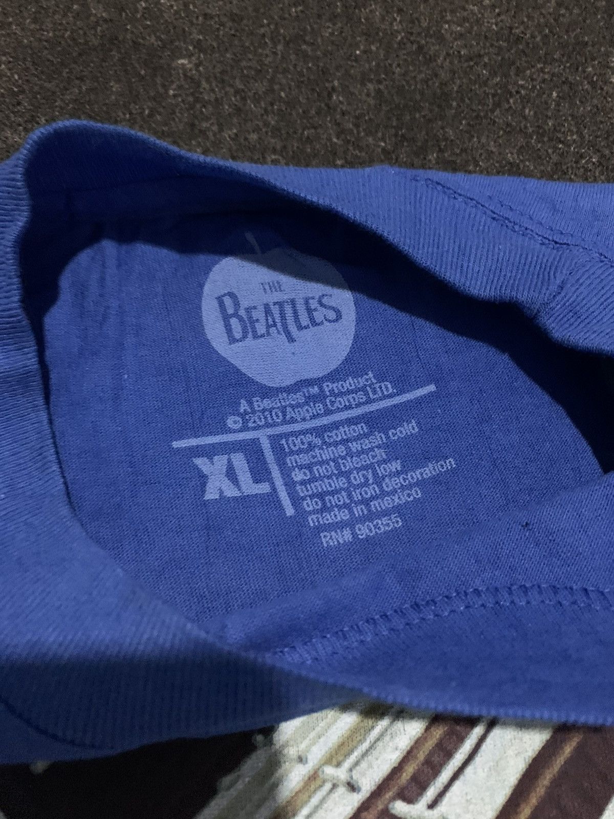 Band Tees The Beatles "Blue Album" Photo Tee (2010 Licensed) Size US XL / EU 56 / 4 - 5 Thumbnail
