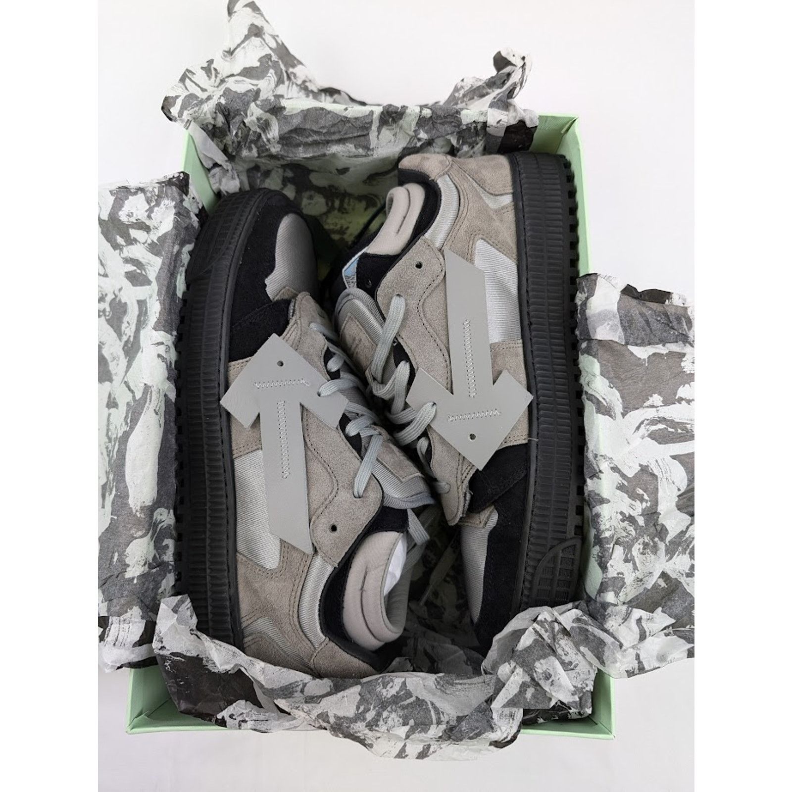Off-White o1rshd1 Floating Arrow Sneaker in Dark Grey Size US 13 / EU 46 - 14 Thumbnail