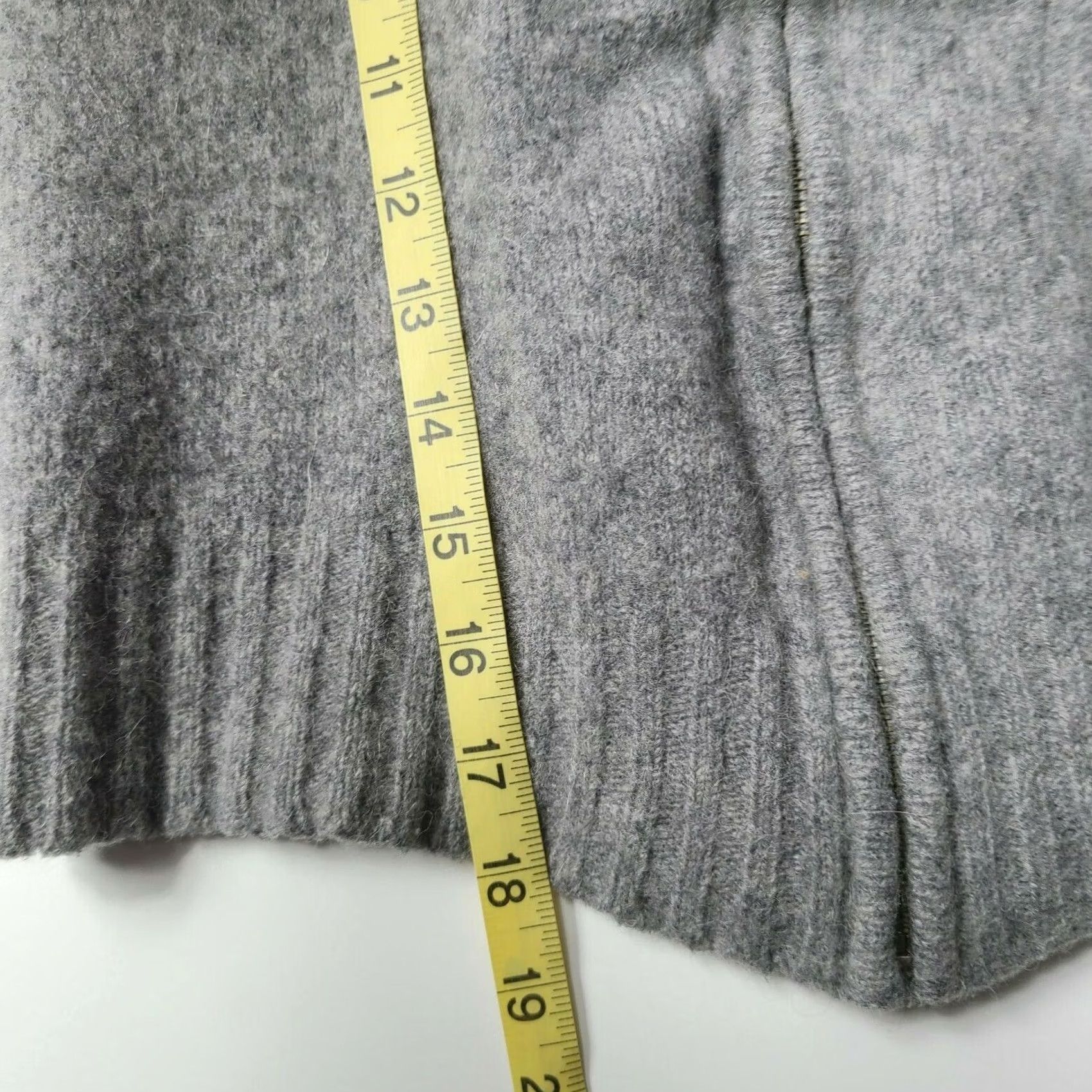 Eddie Bauer VINTAGE Eddie Bauer Women's Wool Alpaca Blend Faux Fur Full Zip Vest Gray Size M Size M / US 6-8 / IT 42-44 - 7 Thumbnail